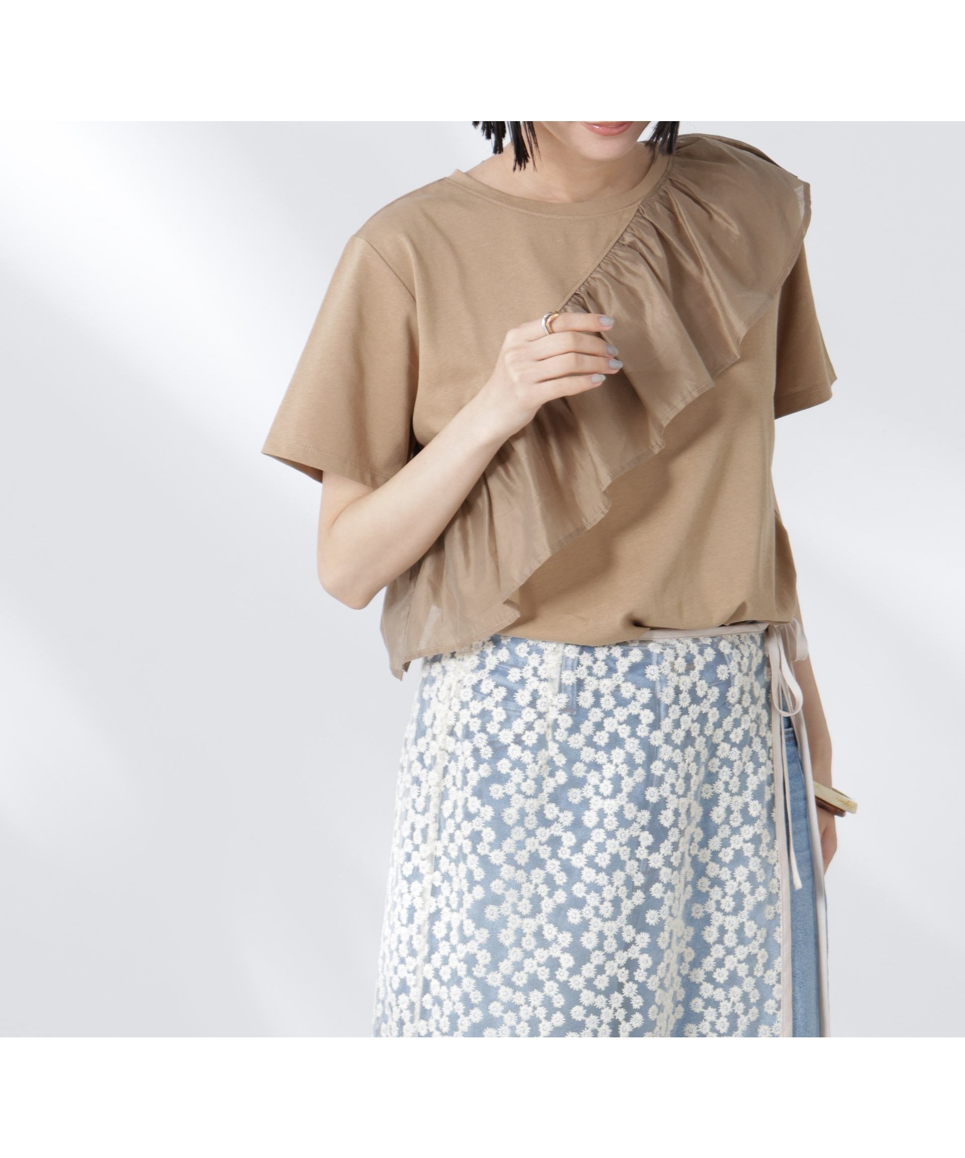 【ナノ ユニバース/nano universe】のアシンメトリーフリル異素材コンビTシャツ インテリア・キッズ・メンズ・レディースファッション・服の通販 founy(ファニー) 　ファッション　Fashion　レディースファッション　Fashion for Women　トップス・カットソー　Cut & Sew Tops　シャツ・ブラウス・オフィスカジュアル　Elegant Blouses & Button-Ups　ロングTシャツ・Tシャツ　Longline T-Shirts & Tees　アシンメトリー　Asymmetrical Style　インナー　Innerwear　秋　Autumn　カットソー　Cut and Sewn Top　コンビ　Combo, Combination Style　シアー　Sheer, See-Through　ジャケット　Jacket, Outerwear　フリル　Frill, Ruffle　ベーシック　Basic, Essential　おすすめ　Recommended / Our Picks　エレガント 上品　Elegant　2025年　2025　2025-2026秋冬・A/W　Autumn/Winter 2025–26 AW25–26　ベージュ|ID: prp329100004607229 ipo3291000000032887944