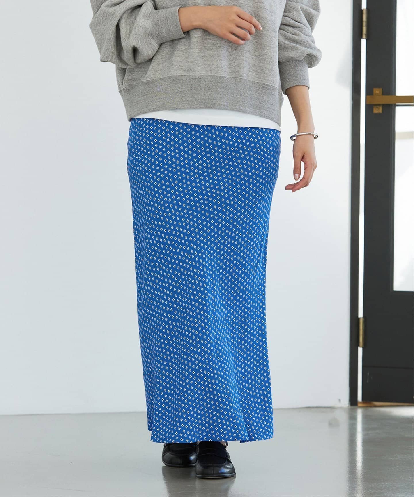 【イエナ/IENA】のBLACK フラワースカート インテリア・キッズ・メンズ・レディースファッション・服の通販 founy(ファニー) 　ファッション　Fashion　レディースファッション　Fashion for Women　スカート　Skirts　2025年　2025　2025春夏・S/S　Spring/Summer 2025 SS25　おすすめ　Recommended / Our Picks　コレクション　Collection, Seasonal Line　スウェット / スエット　Sweatshirt, Sweatwear　フラワー　Flower, Floral　フレンチ　French, French Style　ブルゾン　Blouson, Bomber Jacket　ミリタリー　Military, Army Style　ロング　Long, Long-Length　エレガント 上品　Elegant　サックスブルー B|ID: prp329100004609436 ipo3291000000032970830