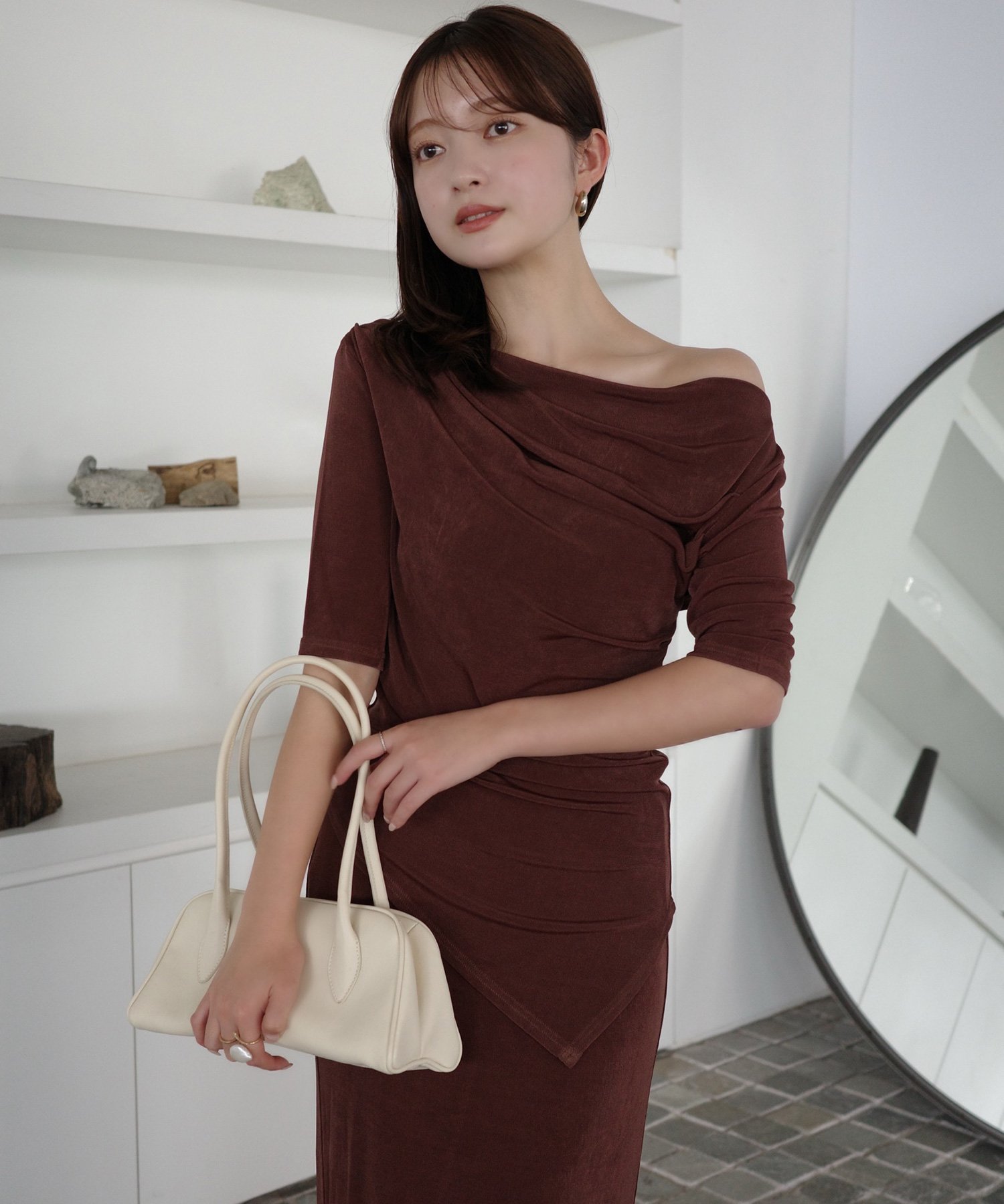 【アニュアンス/anuans】のアセテートドレープカットトップス 人気、トレンドファッション・服の通販 founy(ファニー) 　ファッション　Fashion　レディースファッション　Fashion for Women　トップス・カットソー　Cut & Sew Tops　カットソー　Cut and Sewn Top　シルク　Silk, 100% Silk　スリーブ　Sleeve, Long Sleeve / Short Sleeve　デコルテ　Décolleté, Neckline　ハーフ　Half, Half-Length　ヘムライン　Hemline, Bottom Cut　ラグジュアリー　Luxury, Elegant　エレガント 上品　Elegant　 other-1|ID: prp329100004609573 ipo3291000000033095918