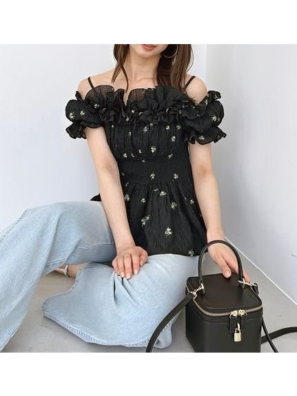 【スナイデル/SNIDEL】のオフショルフリルブラウス インテリア・キッズ・メンズ・レディースファッション・服の通販 founy(ファニー) 　ファッション　Fashion　レディースファッション　Fashion for Women　トップス・カットソー　Cut & Sew Tops　シャツ・ブラウス・オフィスカジュアル　Elegant Blouses & Button-Ups　シアー　Sheer, See-Through　シフォン　Chiffon, Lightweight Fabric　シャーリング　Shirring, Ruched　バランス　Balance, Style Balance　フラワー　Flower, Floral　フリル　Frill, Ruffle　ペプラム　Peplum, Flared Hem　ラップ　Wrap, Wrap Design　ラベンダー　Lavender　ロマンティック　Romantic, Feminine Style　FLOWER[936]|ID: prp329100004609594 ipo3291000000032972806