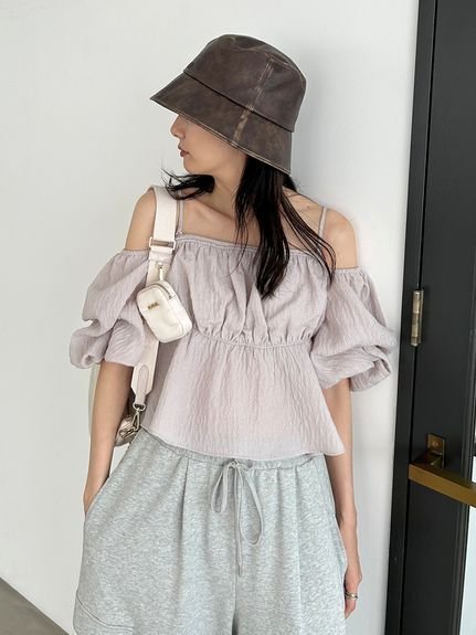 【スナイデル/SNIDEL】のオフショルフリルブラウス インテリア・キッズ・メンズ・レディースファッション・服の通販 founy(ファニー) 　ファッション　Fashion　レディースファッション　Fashion for Women　トップス・カットソー　Cut & Sew Tops　シャツ・ブラウス・オフィスカジュアル　Elegant Blouses & Button-Ups　ウェーブ　Wavy Pattern　エレガント 上品　Elegant　ギャザー　Gathered, Ruffled　クロップド　Cropped, Short Length　今季　This Season, Current Season　シャーリング　Shirring, Ruched　ストレート　Straight, Straight Cut　タイトスカート　Pencil Skirt, Tight Skirt　デニム　Denim, Jeans Material　人気　Popular, Best Seller　バランス　Balance, Style Balance　フィット　Fit, Slim Fit　ペプラム　Peplum, Flared Hem　ラップ　Wrap, Wrap Design　おすすめ　Recommended / Our Picks　PBEG[036]|ID: prp329100004609594 ipo3291000000033571669