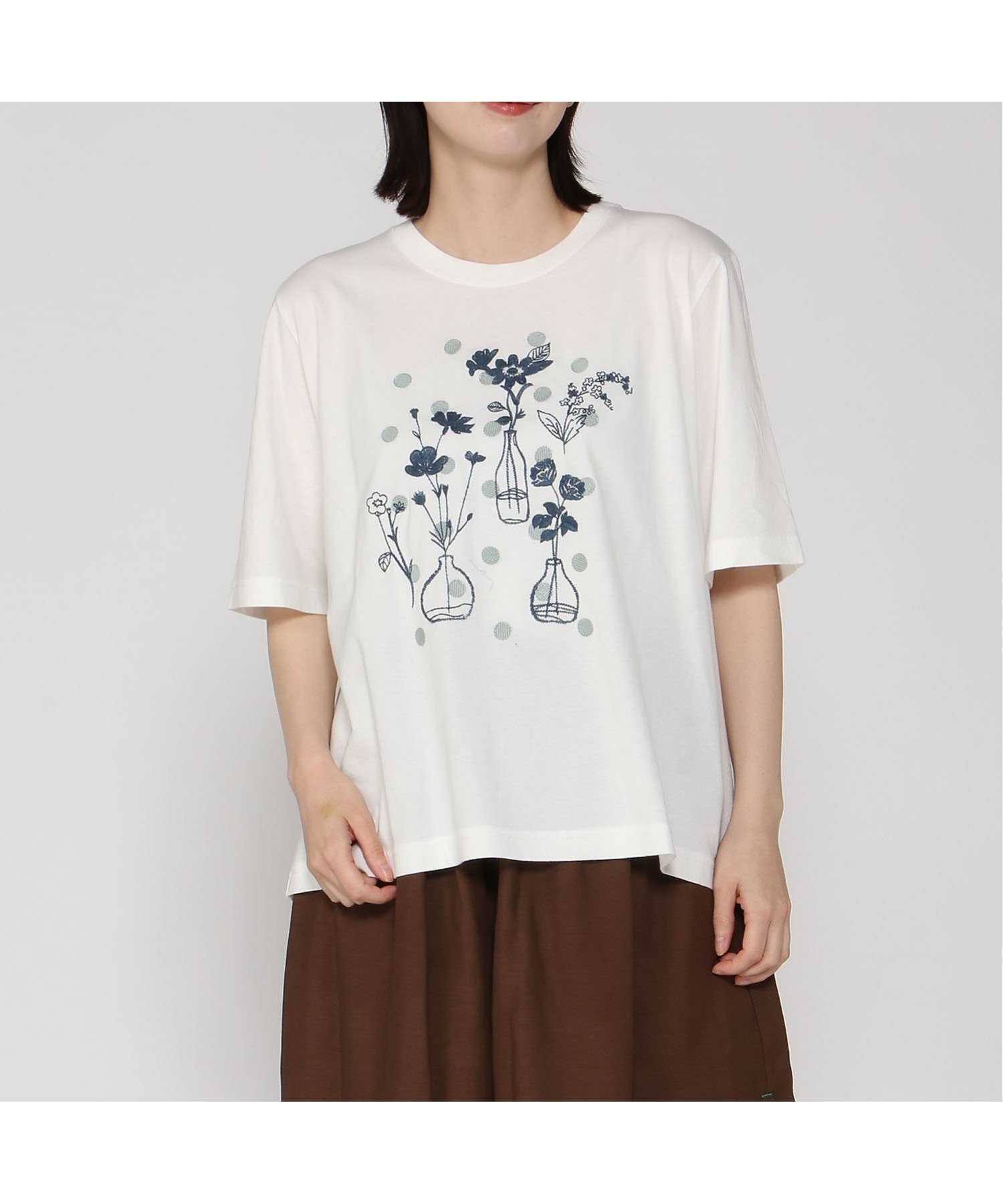 【スーパーハッカ/SUPER HAKKA】のドットと花瓶刺繍Tシャツ インテリア・キッズ・メンズ・レディースファッション・服の通販 founy(ファニー) 　ファッション　Fashion　レディースファッション　Fashion for Women　トップス・カットソー　Cut & Sew Tops　シャツ・ブラウス・オフィスカジュアル　Elegant Blouses & Button-Ups　ロングTシャツ・Tシャツ　Longline T-Shirts & Tees　ドット　Polka Dot, Dot Pattern　ボトム　Bottoms, Lower Wear　夏　Summer　定番　Standard, Basic Item　オフホワイト|ID: prp329100004609631 ipo3291000000032973264