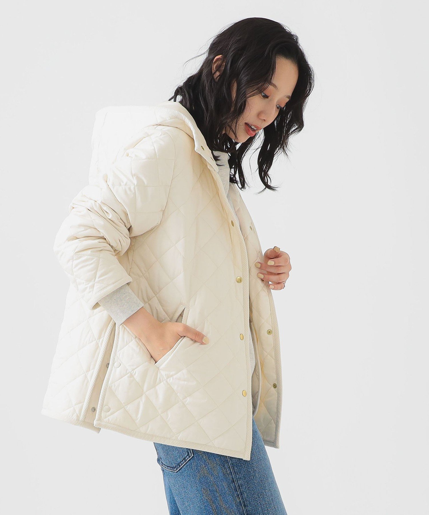 【ビーミングライフストアバイビームス/B:MING LIFE STORE by BEAMS】のキルティング フード ショート ブルゾン(S~M) インテリア・キッズ・メンズ・レディースファッション・服の通販 founy(ファニー) 　ファッション　Fashion　レディースファッション　Fashion for Women　アウター　Coat / Outerwear Collection　ブルゾンジャケット・スポーティアウター　Blouson Jackets　インナー　Innerwear　キルティング　Quilted, Quilting　キルト　Quilt, Quilted Fabric　コーデュロイ　Corduroy, Cord Fabric　ショート　Short, Short Length　ジャケット　Jacket, Outerwear　スリット　Slit, Slit Detail　とろみ　Fluid, Flowy Fabric　タイトスカート　Pencil Skirt, Tight Skirt　パイピング　Piping, Trim Design　ブルゾン　Blouson, Bomber Jacket　ロング　Long, Long-Length　A/W・秋冬　Autumn/Winter　おすすめ　Recommended / Our Picks　エレガント 上品　Elegant　IVORY|ID: prp329100004609799 ipo3291000000032975767