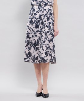 【エポカ/EPOCA】のシャドウフラワープリント フレアスカート 人気、トレンドファッション・服の通販 founy(ファニー) ファッション Fashion レディースファッション Fashion for Women スカート Skirts Aライン・フレアスカート A-Line & Flared Skirts おすすめ Recommended / Our Picks サテン Satin, Glossy Fabric ジャケット Jacket, Outerwear セットアップ Set-Up, Coordinated Outfit ドレープ Drape, Draping Fabric フィット Fit, Slim Fit フラワー Flower, Floral フレア Flare, Flared プリント Print, Printed Pattern ミドル Middle Length, Mid Height レギュラー Regular, Standard Fit エレガント 上品 Elegant 冬 Winter / This Winter 夏 Summer 春 Spring 秋 Autumn |ID:prp329100004609836