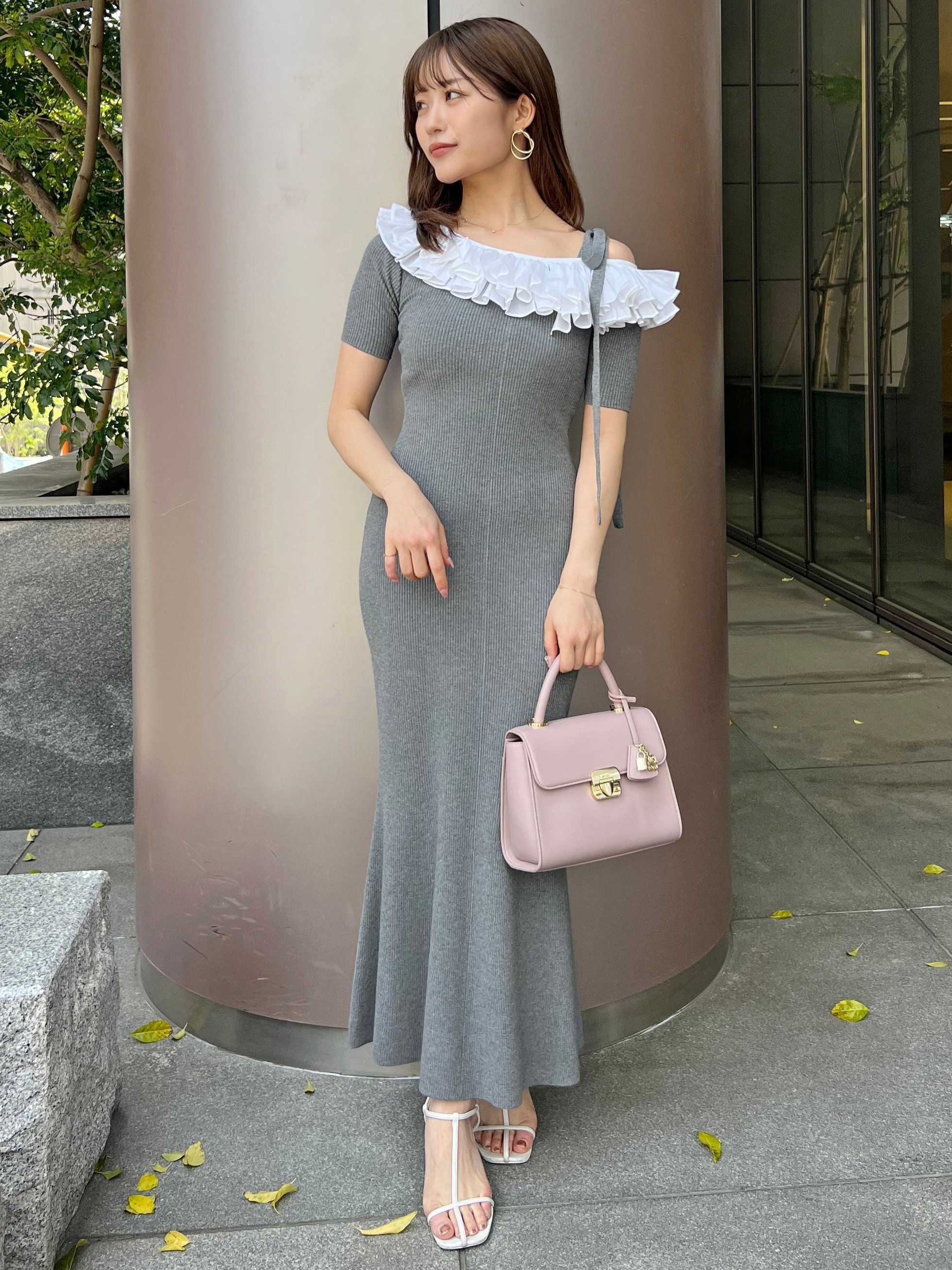 【スナイデル/SNIDEL】のアシメプリーツカラーニットワンピース インテリア・キッズ・メンズ・レディースファッション・服の通販 founy(ファニー) 　ファッション　Fashion　レディースファッション　Fashion for Women　ワンピース　Dresses　ニットワンピース　Knit Dresses　おすすめ　Recommended / Our Picks　アシンメトリー　Asymmetrical Style　ストレート　Straight, Straight Cut　デコルテ　Décolleté, Neckline　トレンド　Trend, Trending Now　フィット　Fit, Slim Fit　フェミニン　Feminine, Girly　プリーツ　Pleats, Pleated　マーメイド　Mermaid, Fishtail Silhouette　リボン　Ribbon, Bow　ワンポイント　One Point, Statement Accent　GRY[006]|ID: prp329100004610213 ipo3291000000032982209