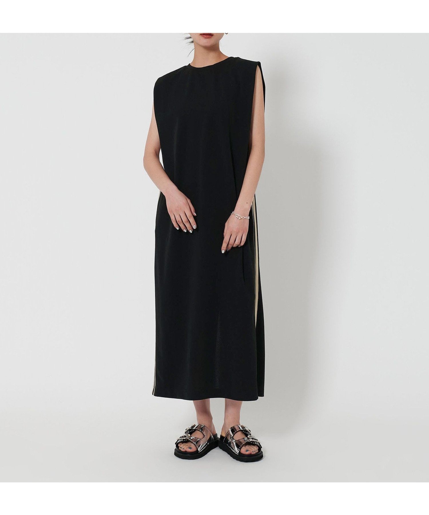 【ビューティ&ユース ユナイテッドアローズ/BEAUTY&YOUTH / UNITED ARROWS】の【WEB限定】サイドライン ノースリーブワンピース -ウォッシャブル- インテリア・キッズ・メンズ・レディースファッション・服の通販 founy(ファニー) 　ファッション　Fashion　レディースファッション　Fashion for Women　ワンピース　Dresses　アクセサリー　Fashion Accessories　ウォッシャブル　Machine Washable　カットソー　Cut and Sewn Top　クール　Cool, Chic　スポーツ　Sports, Activewear　スリット　Slit, Slit Detail　トレンド　Trend, Trending Now　ノースリーブ　Sleeveless, No-Sleeve　ボトム　Bottoms, Lower Wear　ポケット　Pocket, Pocket Detail　BLACK|ID: prp329100004610287 ipo3291000000032983849