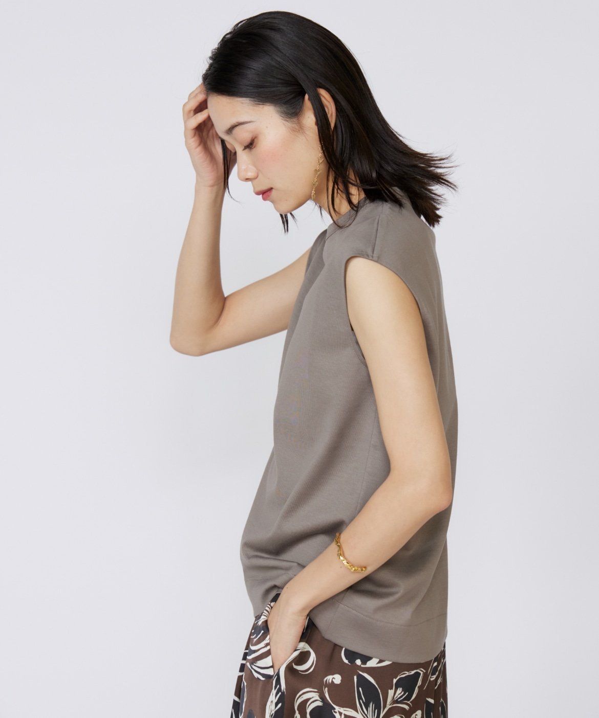 【イネド/INED】のフレンチスリーブトップス インテリア・キッズ・メンズ・レディースファッション・服の通販 founy(ファニー) 　ファッション　Fashion　レディースファッション　Fashion for Women　トップス・カットソー　Cut & Sew Tops　シンプル　Simple, Minimal　スリーブ　Sleeve, Long Sleeve / Short Sleeve　フレンチ　French, French Style　エレガント 上品　Elegant　ミディアムグレー|ID: prp329100004610315 ipo3291000000033568266