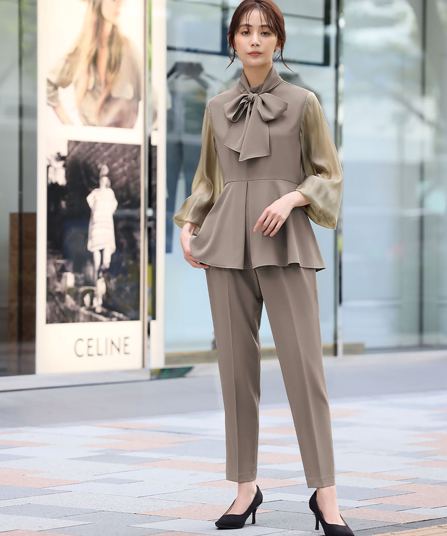 【ガール/GIRL】のボウタイブラウス・パンツ セットアップ 結婚式 パンツドレス パーティードレス インテリア・キッズ・メンズ・レディースファッション・服の通販 founy(ファニー) 　ファッション　Fashion　レディースファッション　Fashion for Women　セットアップ　Matching Sets　レディースパンツ・ボトムス　Pants & Trousers / Bottoms　オーガンジー　Organza Fabric　スタンダード　Standard, Basic　スタンド　Stand Collar, Upright Stand　ストレッチ　Stretch, Stretchy Fabric　スリーブ　Sleeve, Long Sleeve / Short Sleeve　セットアップ　Set-Up, Coordinated Outfit　センター　Center, Center Line　ダウン　Down, Puffer　テーパード　Tapered, Tapered Pants　ドレス　Dress, One-Piece　定番　Standard, Basic Item　人気　Popular, Best Seller　フィット　Fit, Slim Fit　フォーマル　Formal, Dressy　フレア　Flare, Flared　ペプラム　Peplum, Flared Hem　リボン　Ribbon, Bow　おすすめ　Recommended / Our Picks　エレガント 上品　Elegant　セレモニー　Ceremony　ビジネス 仕事 通勤　Business / Work / Commuting　結婚式　Wedding　MO|ID: prp329100004610385 ipo3291000000032985770