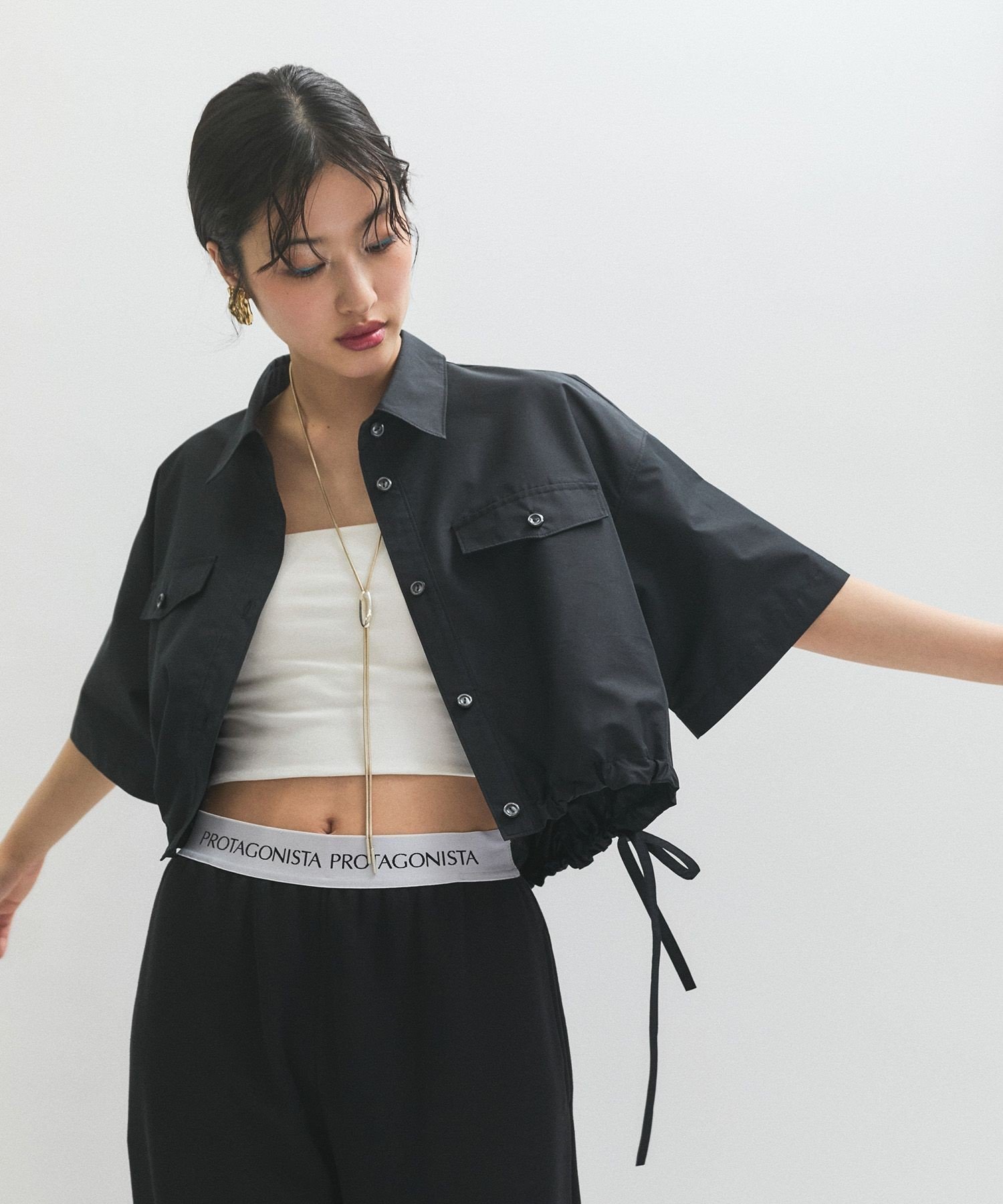 【アダム エ ロペ/ADAM ET ROPE'】の【逸品】・【サステナブル】クロップドギャザリングシャツ 人気、トレンドファッション・服の通販 founy(ファニー) 　ファッション　Fashion　レディースファッション　Fashion for Women　トップス・カットソー　Cut & Sew Tops　シャツ・ブラウス・オフィスカジュアル　Elegant Blouses & Button-Ups　2025年　2025　2025春夏・S/S　Spring/Summer 2025 SS25　ギャザー　Gathered, Ruffled　クロップド　Cropped, Short Length　タイプライター　Typewriter Fabric, Crisp Cotton　バランス　Balance, Style Balance　フェイク　Faux, Fake　フラップ　Flap, Flap Pocket　ポケット　Pocket, Pocket Detail　人気　Popular, Best Seller　夏　Summer　定番　Standard, Basic Item　春　Spring　S/S・春夏　SS, Spring/Summer, Warm Season　羽織　Haori, Light Jacket　 other-1|ID: prp329100004610481 ipo3291000000033560378