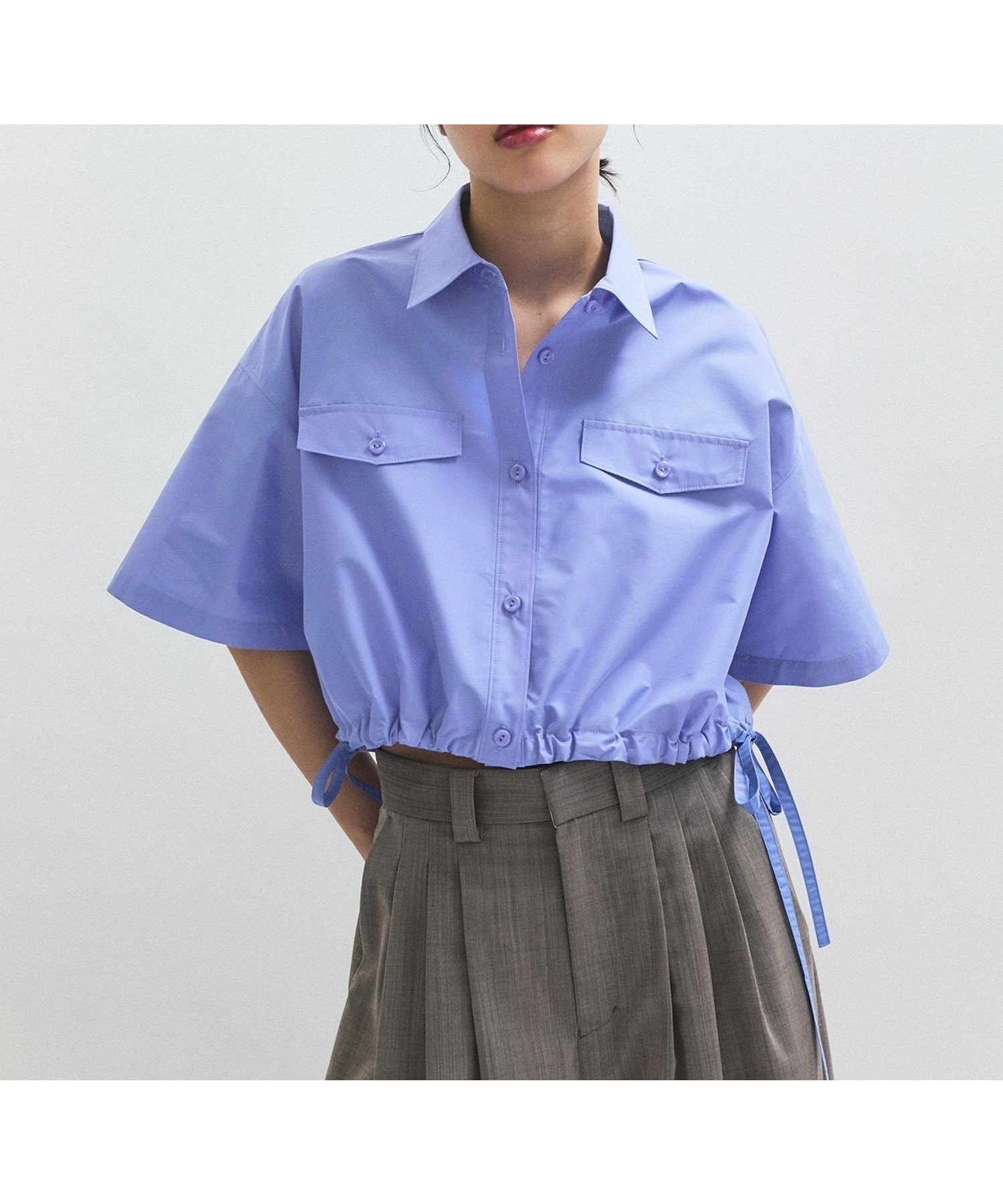 【アダム エ ロペ/ADAM ET ROPE'】の【逸品】・【サステナブル】クロップドギャザリングシャツ インテリア・キッズ・メンズ・レディースファッション・服の通販 founy(ファニー) 　ファッション　Fashion　レディースファッション　Fashion for Women　トップス・カットソー　Cut & Sew Tops　シャツ・ブラウス・オフィスカジュアル　Elegant Blouses & Button-Ups　2025年　2025　2025春夏・S/S　Spring/Summer 2025 SS25　ギャザー　Gathered, Ruffled　クロップド　Cropped, Short Length　タイプライター　Typewriter Fabric, Crisp Cotton　バランス　Balance, Style Balance　フェイク　Faux, Fake　フラップ　Flap, Flap Pocket　ポケット　Pocket, Pocket Detail　人気　Popular, Best Seller　夏　Summer　定番　Standard, Basic Item　春　Spring　S/S・春夏　SS, Spring/Summer, Warm Season　羽織　Haori, Light Jacket　ブルー系(47)|ID: prp329100004610481 ipo3291000000033560381