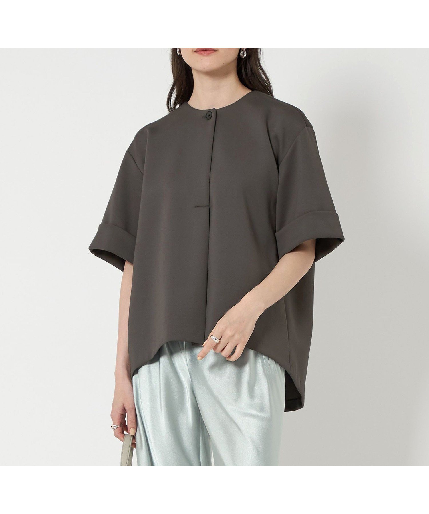 【ユナイテッドアローズ/UNITED ARROWS】のLIGHT SPONGY ブラウス インテリア・キッズ・メンズ・レディースファッション・服の通販 founy(ファニー) 　ファッション　Fashion　レディースファッション　Fashion for Women　トップス・カットソー　Cut & Sew Tops　シャツ・ブラウス・オフィスカジュアル　Elegant Blouses & Button-Ups　スリム　Slim, Slim Fit　セットアップ　Set-Up, Coordinated Outfit　ハーフ　Half, Half-Length　フロント　Front, Front Design　ワイド　Wide, Wide Fit　軽量　Lightweight, Ultra Light　DK.GRAY|ID: prp329100004610482 ipo3291000000032987520