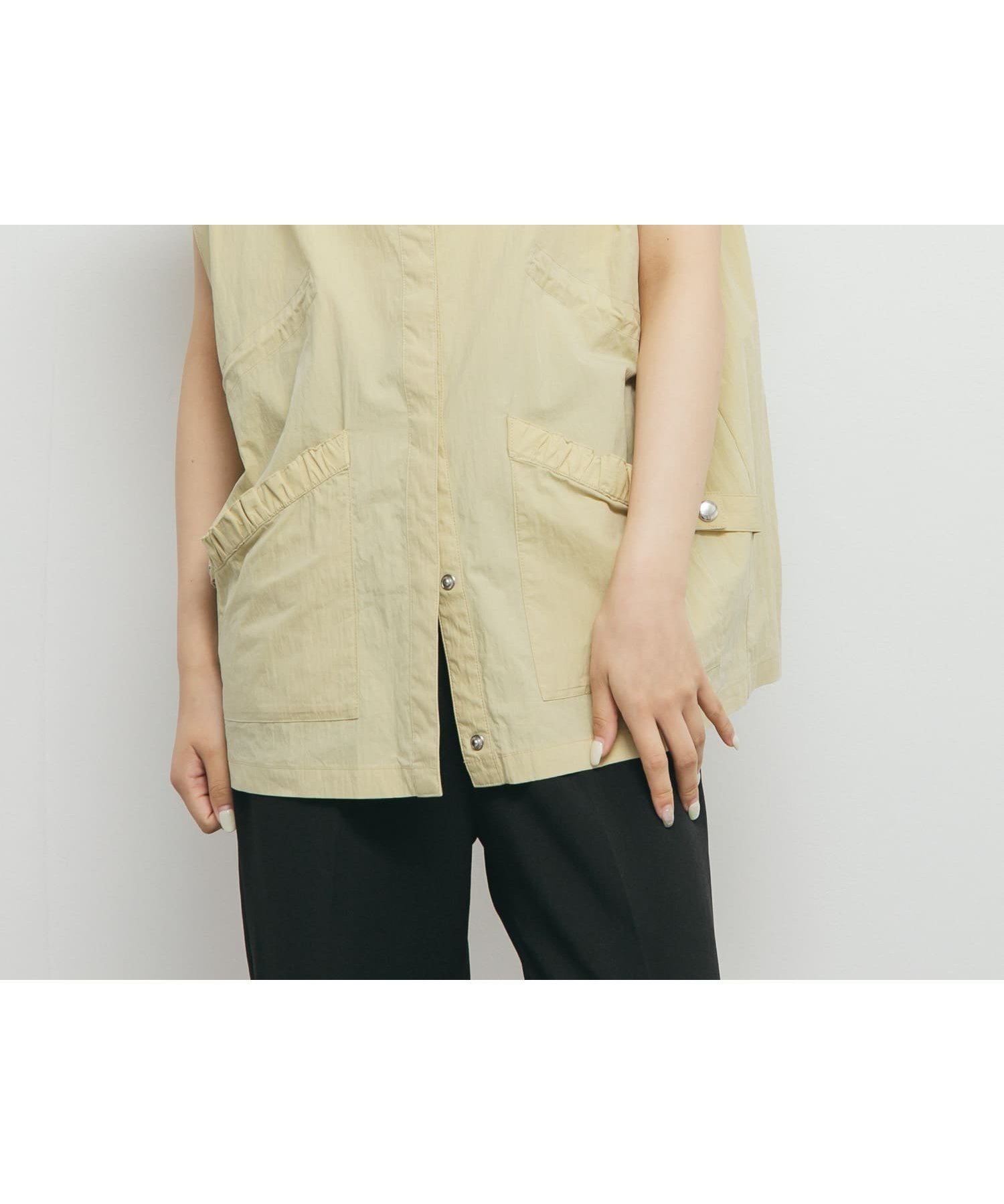 【ケービーエフ/KBF / URBAN RESEARCH】のスタンドカラーベスト インテリア・キッズ・メンズ・レディースファッション・服の通販 founy(ファニー) 　ファッション　Fashion　レディースファッション　Fashion for Women　アウター　Coat / Outerwear Collection　トップス・カットソー　Cut & Sew Tops　ベスト&ジレ / 重ね着スタイル　Vests & Gilets　2025年　2025　2025春夏・S/S　Spring/Summer 2025 SS25　ギャザー　Gathered, Ruffled　シルバー　Silver, Metallic Silver　スタンド　Stand Collar, Upright Stand　ドット　Polka Dot, Dot Pattern　ベスト　Vest, Waistcoat　ポケット　Pocket, Pocket Detail　ロング　Long, Long-Length　夏　Summer　S/S・春夏　SS, Spring/Summer, Warm Season　STRAW|ID: prp329100004610580 ipo3291000000032988647