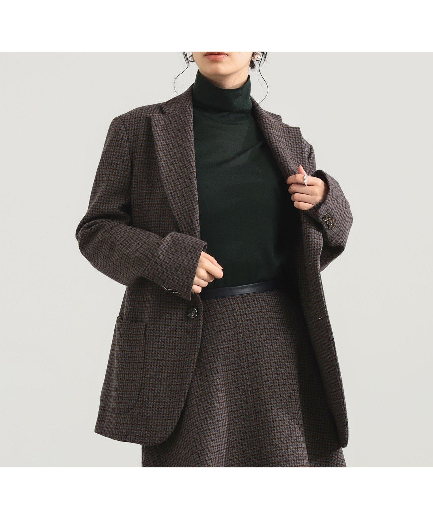 【デミルクス ビームス/Demi-Luxe BEAMS】のAK+1 / ウール チェック 2ボタン ジャケット インテリア・キッズ・メンズ・レディースファッション・服の通販 founy(ファニー) 　ファッション　Fashion　レディースファッション　Fashion for Women　アウター　Coat / Outerwear Collection　レディースジャケット・軽アウター　Jackets　おすすめ　Recommended / Our Picks　インナー　Innerwear　クラシカル　Classical, Vintage-Inspired　クラシック　Classic, Timeless Style　クール　Cool, Chic　ジャケット　Jacket, Outerwear　スクエア　Square, Square Shape　タートルネック　Turtleneck, High Neck　チェック　Check, Plaid, Tartan　フィット　Fit, Slim Fit　ポケット　Pocket, Pocket Detail　メンズ　Men's, Menswear　レギュラー　Regular, Standard Fit　無地　Plain, Solid Color　BROWN×BLACK CHECK|ID: prp329100004610604 ipo3291000000032988883