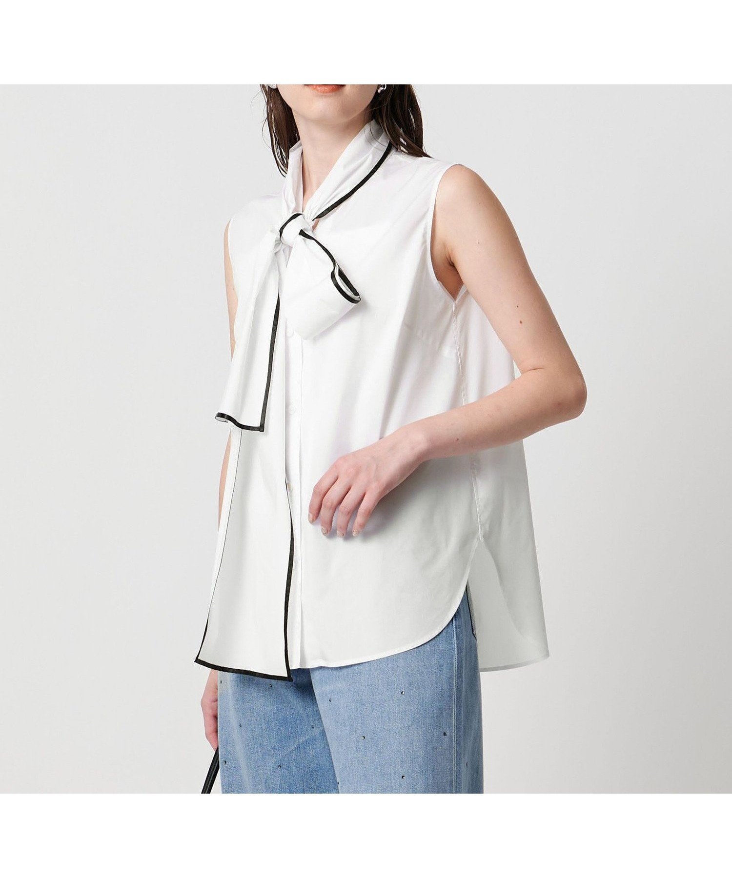 【ユナイテッドアローズ/UNITED ARROWS】のパイピング リボン ブラウス インテリア・キッズ・メンズ・レディースファッション・服の通販 founy(ファニー) 　ファッション　Fashion　レディースファッション　Fashion for Women　トップス・カットソー　Cut & Sew Tops　シャツ・ブラウス・オフィスカジュアル　Elegant Blouses & Button-Ups　おすすめ　Recommended / Our Picks　シルク　Silk, 100% Silk　ストレート　Straight, Straight Cut　ノースリーブ　Sleeveless, No-Sleeve　バランス　Balance, Style Balance　パイピング　Piping, Trim Design　リボン　Ribbon, Bow　WHITE|ID: prp329100004610986 ipo3291000000033096960