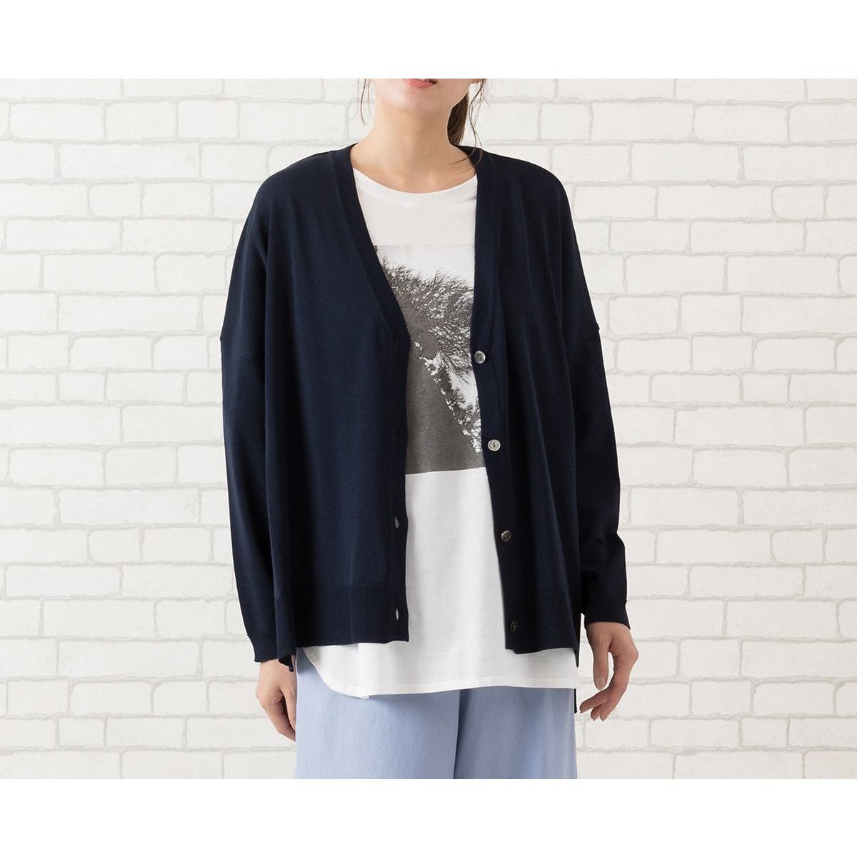 【ピサーノ/PISANO】の【手洗いOK】Vネック・BOXシルエットカーディガン インテリア・キッズ・メンズ・レディースファッション・服の通販 founy(ファニー) 　ファッション　Fashion　レディースファッション　Fashion for Women　トップス・カットソー　Cut & Sew Tops　カーディガン・羽織り　Layered Style Cardigans　Vネックトップス　V-Neck Tops / V-Cut Neckline Shirts　春　Spring　カーディガン　Cardigan, Knitwear　シンプル　Simple, Minimal　スリット　Slit, Slit Detail　デコルテ　Décolleté, Neckline　長袖　Long Sleeve, Full Sleeve　S/S・春夏　SS, Spring/Summer, Warm Season　夏　Summer　エレガント 上品　Elegant　ダークブルー|ID: prp329100004611131 ipo3291000000032996272