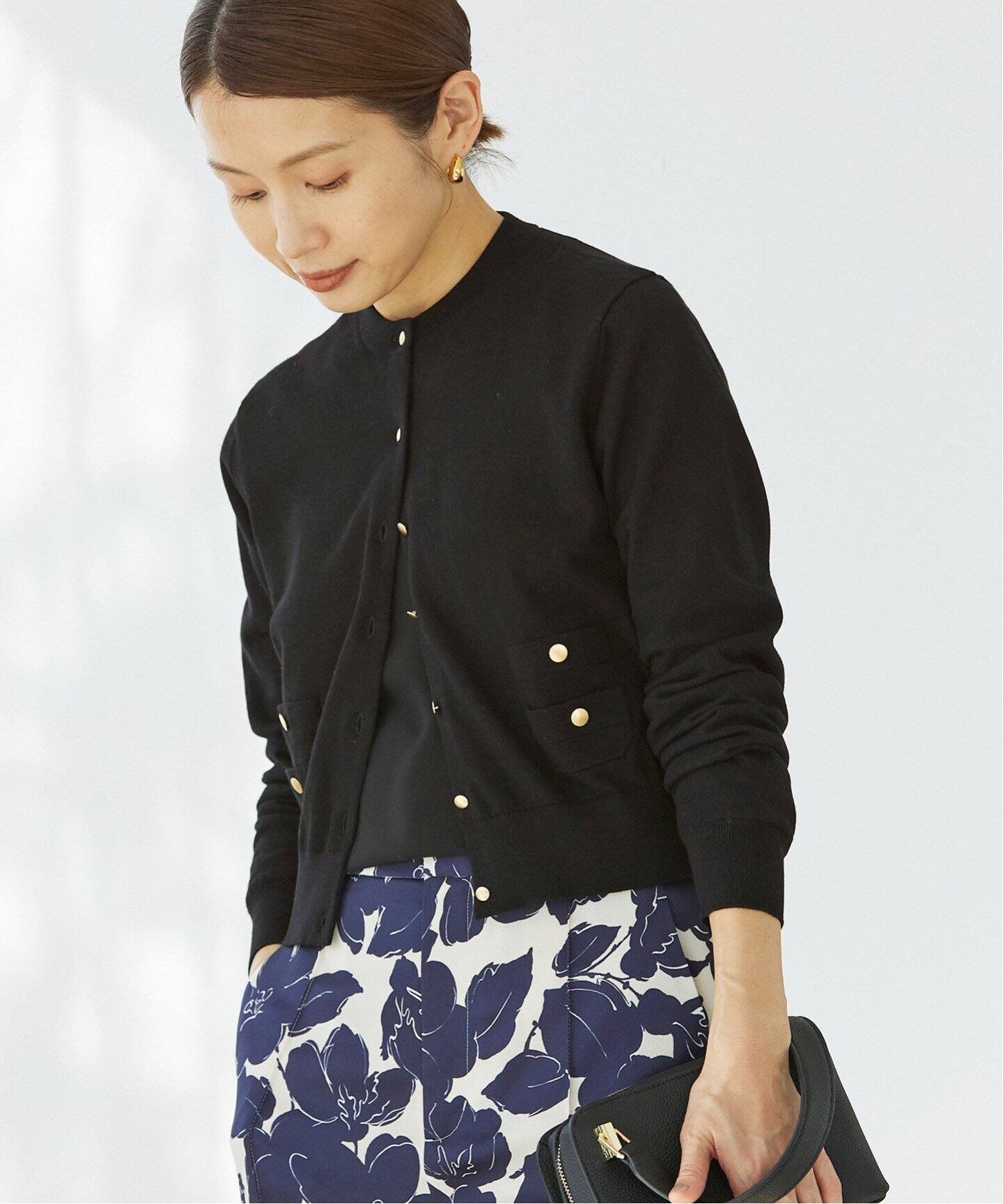 【イエナ/IENA】のPARIGI クルーネックカーディガン インテリア・キッズ・メンズ・レディースファッション・服の通販 founy(ファニー) 　ファッション　Fashion　レディースファッション　Fashion for Women　トップス・カットソー　Cut & Sew Tops　カーディガン・羽織り　Layered Style Cardigans　2025年　2025　2025春夏・S/S　Spring/Summer 2025 SS25　コンパクト　Compact, Small Size　ポケット　Pocket, Pocket Detail　メタル　Metal, Metal Parts　ブラック|ID: prp329100004611212 ipo3291000000032997588