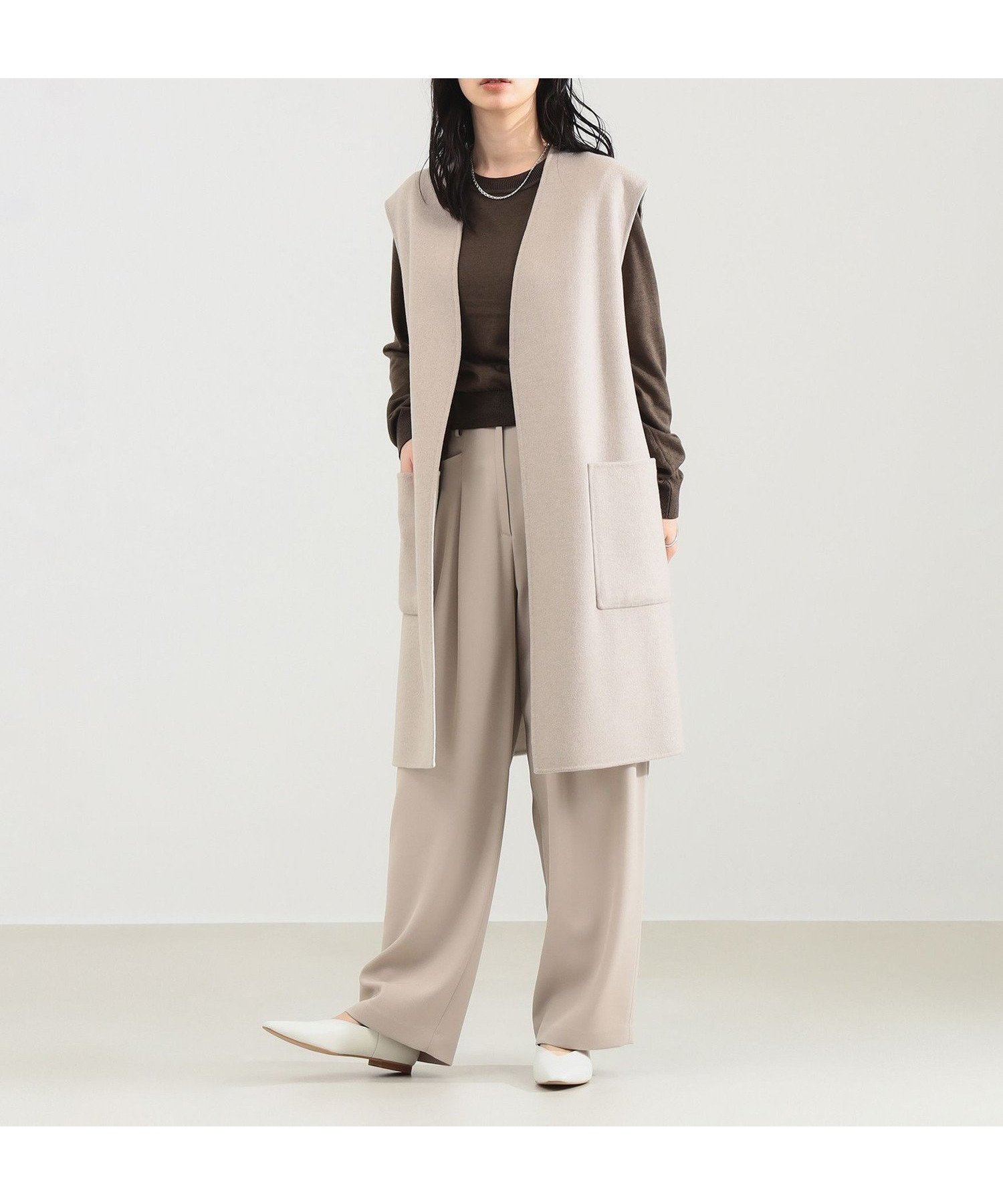 【デミルクス ビームス/Demi-Luxe BEAMS】のリバー ロングジレ インテリア・キッズ・メンズ・レディースファッション・服の通販 founy(ファニー) 　ファッション　Fashion　レディースファッション　Fashion for Women　アウター　Coat / Outerwear Collection　トップス・カットソー　Cut & Sew Tops　ベスト&ジレ / 重ね着スタイル　Vests & Gilets　シンプル　Simple, Minimal　パッチ　Patch, Appliqué　フロント　Front, Front Design　ポケット　Pocket, Pocket Detail　リュクス　Luxury, Elegant, High-End, Chic　ロング　Long, Long-Length　ワイド　Wide, Wide Fit　冬　Winter / This Winter　BEIGE×OFF WHITE|ID: prp329100004611334 ipo3291000000032998481