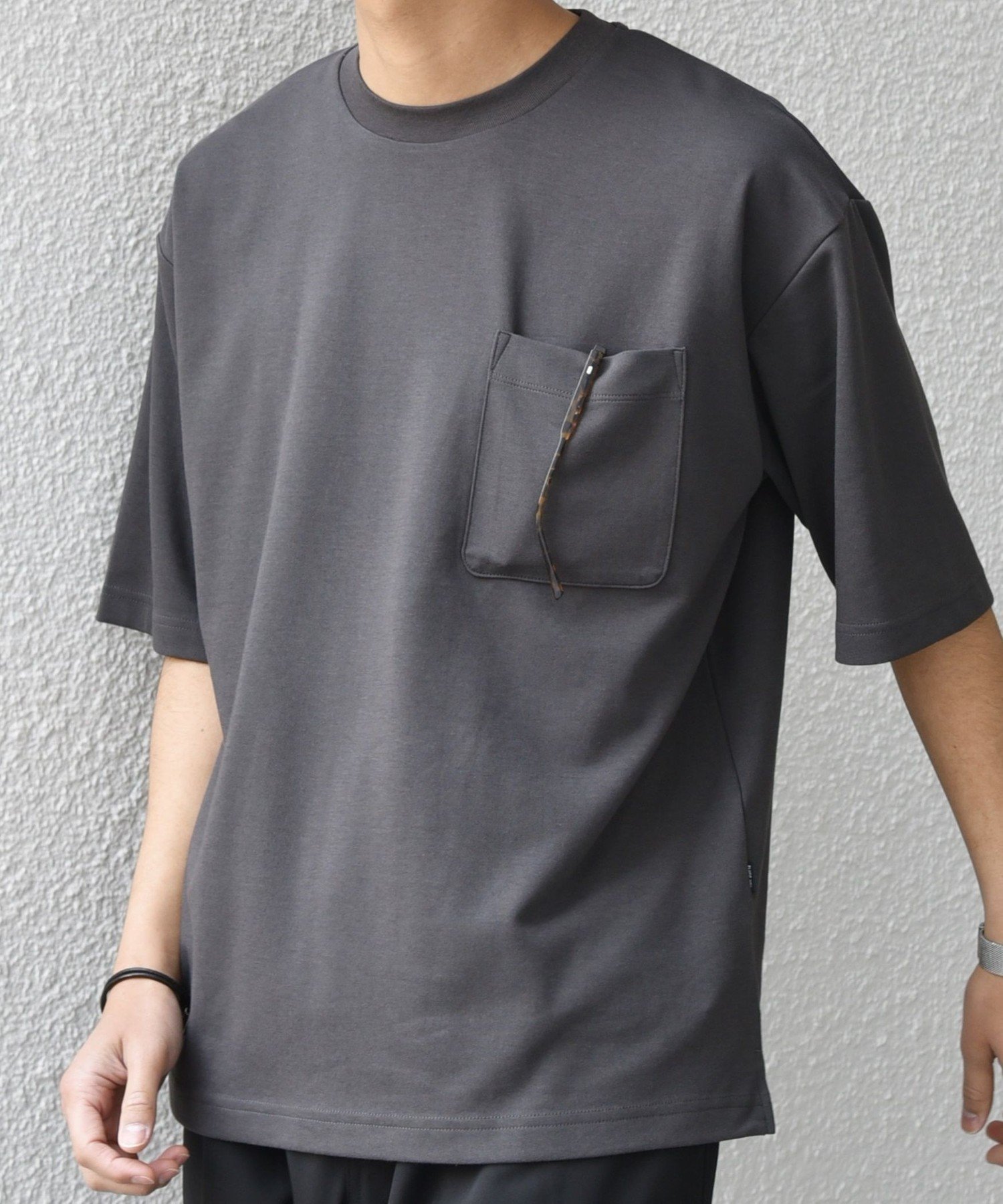【シップス/SHIPS / MEN】のSHIPS any 接触冷感 COOL TOUCH スムース リラックス ポケット Tシャツ インテリア・キッズ・メンズ・レディースファッション・服の通販 founy(ファニー) 　ファッション　Fashion　メンズファッション　Fashion for Men　おすすめ　Recommended / Our Picks　シンプル　Simple, Minimal　ポケット　Pocket, Pocket Detail　リラックス　Relax, Relaxed Fit　夏　Summer　ダークグレー|ID: prp329100004611376 ipo3291000000032998875
