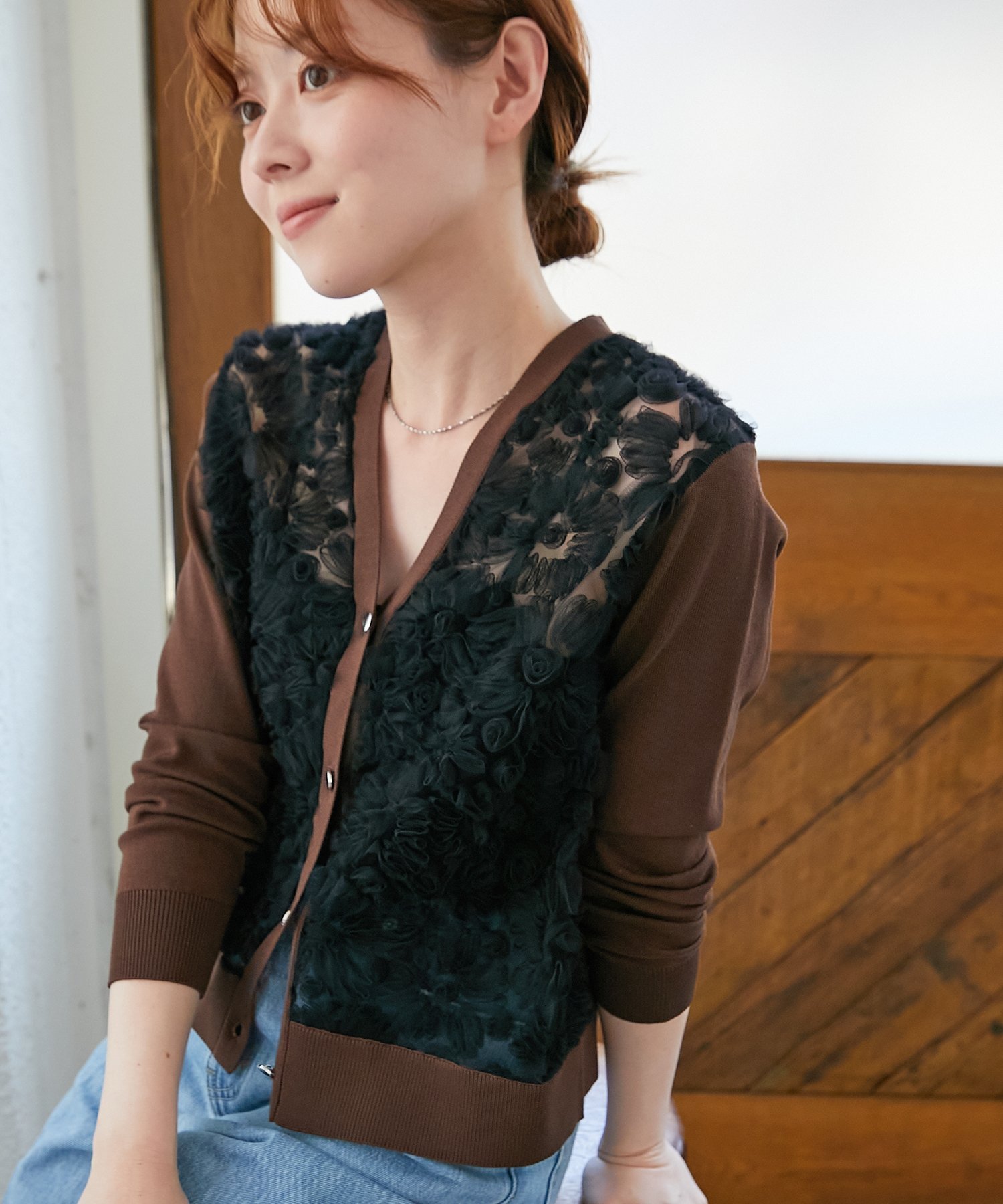 【ルクールブラン/le.coeur blanc】の《大人気完売カーデ 開始!》チュール刺繍Vネックカーディガン インテリア・キッズ・メンズ・レディースファッション・服の通販 founy(ファニー) 　ファッション　Fashion　レディースファッション　Fashion for Women　トップス・カットソー　Cut & Sew Tops　カーディガン・羽織り　Layered Style Cardigans　Vネックトップス　V-Neck Tops / V-Cut Neckline Shirts　おすすめ　Recommended / Our Picks　カーディガン　Cardigan, Knitwear　チュール　Tulip, Tulip Motif　デニム　Denim, Jeans Material　フェミニン　Feminine, Girly　フラワー　Flower, Floral　ミックス　Mix, Mixed Style　モチーフ　Motif, Design Theme　夏　Summer　春　Spring　S/S・春夏　SS, Spring/Summer, Warm Season　秋　Autumn　長袖　Long Sleeve, Full Sleeve　ブラウン|ID: prp329100004611579 ipo3291000000033001715