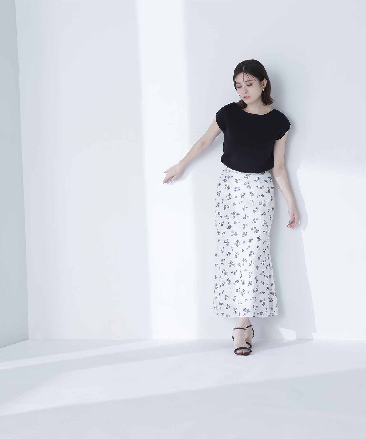 【ナチュラル ビューティー ベーシック/NATURAL BEAUTY BASIC】のフラワープリントナロースカート インテリア・キッズ・メンズ・レディースファッション・服の通販 founy(ファニー) 　ファッション　Fashion　レディースファッション　Fashion for Women　スカート　Skirts　コンパクト　Compact, Small Size　バイアス　Bias, Diagonal Cut　フラワー　Flower, Floral　モチーフ　Motif, Design Theme　オフベース2|ID: prp329100004612251 ipo3291000000033040263