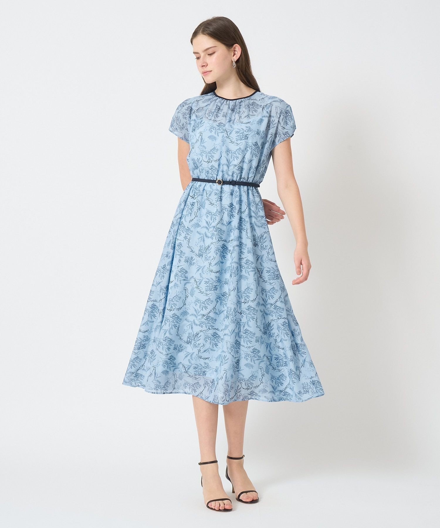 【アナイ/ANAYI】のリーフカリグラフィープリントベルト付きワンピース インテリア・キッズ・メンズ・レディースファッション・服の通販 founy(ファニー) 　ファッション　Fashion　レディースファッション　Fashion for Women　ワンピース　Dresses　ベルト&ウエストマーク　Belts & Waist Accessories　キャミソール　Camisole, Spaghetti Strap Top　ジャケット　Jacket, Outerwear　スマート　Smart, Elegant　スリット　Slit, Slit Detail　スリーブ　Sleeve, Long Sleeve / Short Sleeve　パイピング　Piping, Trim Design　フレンチ　French, French Style　プリント　Print, Printed Pattern　ペチコート　Petticoat, Underskirt　ミックス　Mix, Mixed Style　モチーフ　Motif, Design Theme　リーフ　Leaf, Botanical Leaf　S/S・春夏　SS, Spring/Summer, Warm Season　再入荷　Restock / Back in Stock　夏　Summer　blue|ID: prp329100004612311 ipo3291000000033011075