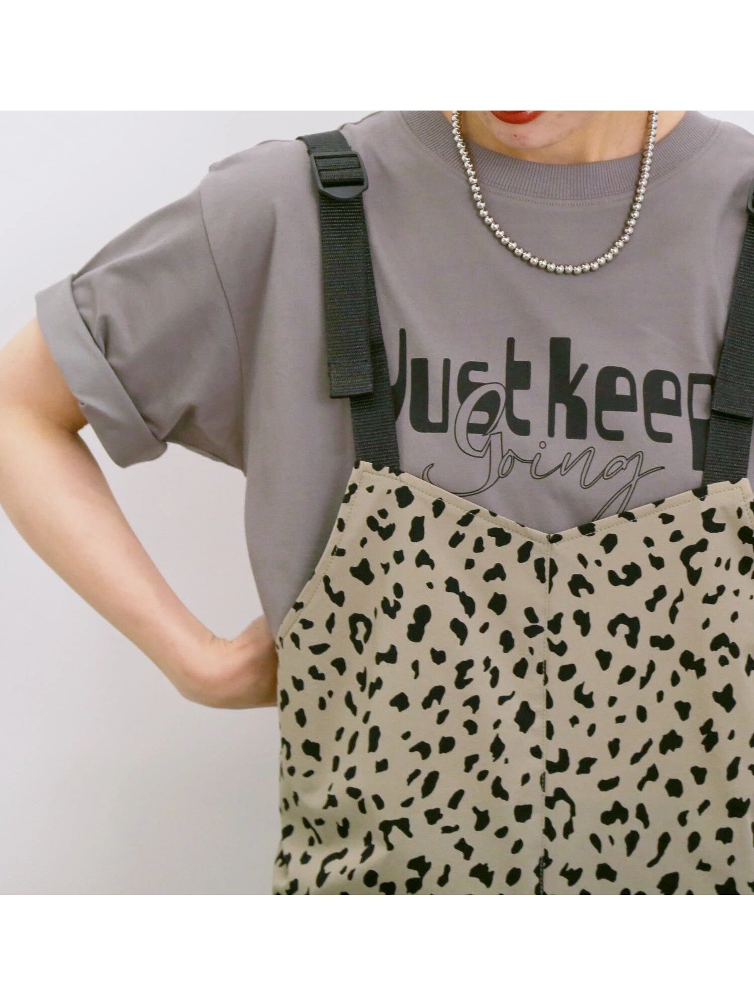 【サマンサモスモス/Samansa Mos2】の【接触冷感】ロゴプリントTシャツ インテリア・キッズ・メンズ・レディースファッション・服の通販 founy(ファニー) 　ファッション　Fashion　レディースファッション　Fashion for Women　トップス・カットソー　Cut & Sew Tops　シャツ・ブラウス・オフィスカジュアル　Elegant Blouses & Button-Ups　ロングTシャツ・Tシャツ　Longline T-Shirts & Tees　スリット　Slit, Slit Detail　プリント　Print, Printed Pattern　グレー|ID: prp329100004612361 ipo3291000000033352874