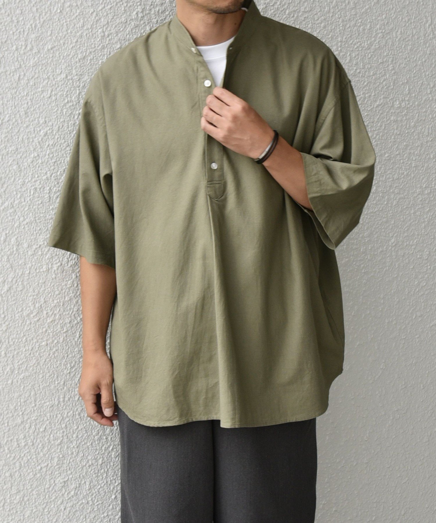 【シップス/SHIPS / MEN】の【WEB限定】SHIPS any 洗濯機可能 リネン/レーヨン バンド スキッパー ハーフスリーブ プルオーバー シャツ インテリア・キッズ・メンズ・レディースファッション・服の通販 founy(ファニー) 　ファッション　Fashion　メンズファッション　Fashion for Men　トップス・カットソー　Cut & Sew Tops　メンズシャツ　Shirts　スキッパー　Skipper, Open Collar　スラックス　Slacks, Dress Pants　スリーブ　Sleeve, Long Sleeve / Short Sleeve　ハーフ　Half, Half-Length　フィット　Fit, Slim Fit　フロント　Front, Front Design　リネン　Linen, Linen Fabric　ルーズ　Loose, Oversized　オリーブ|ID: prp329100004612507 ipo3291000000033278250