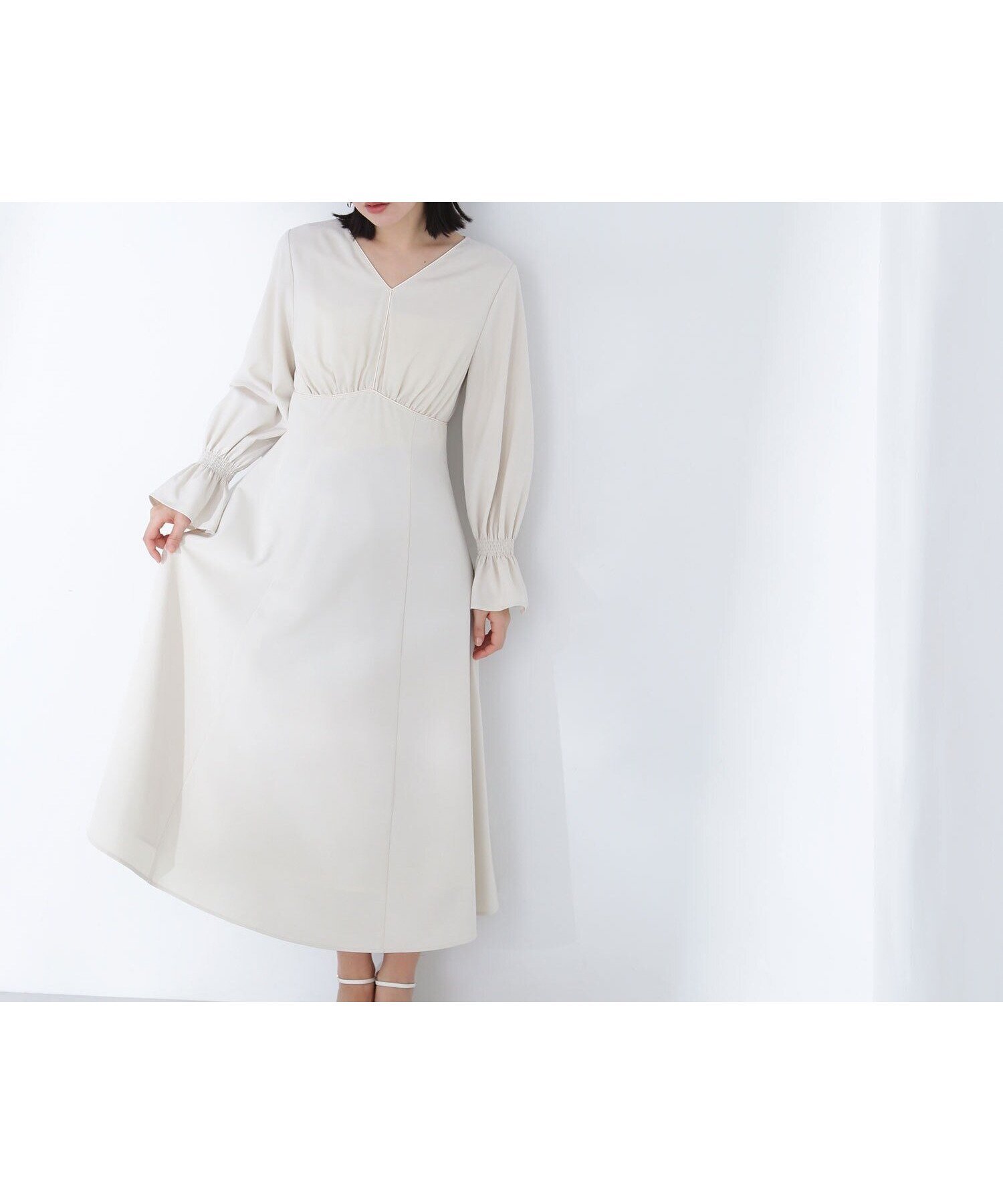 【ナチュラル ビューティー ベーシック/NATURAL BEAUTY BASIC】のサテンパイピングワンピース インテリア・キッズ・メンズ・レディースファッション・服の通販 founy(ファニー) 　ファッション　Fashion　レディースファッション　Fashion for Women　ワンピース　Dresses　シャーリング　Shirring, Ruched　スリーブ　Sleeve, Long Sleeve / Short Sleeve　フィット　Fit, Slim Fit　フェミニン　Feminine, Girly　フレア　Flare, Flared　フロント　Front, Front Design　オフベージュ|ID: prp329100004612636 ipo3291000000033015054