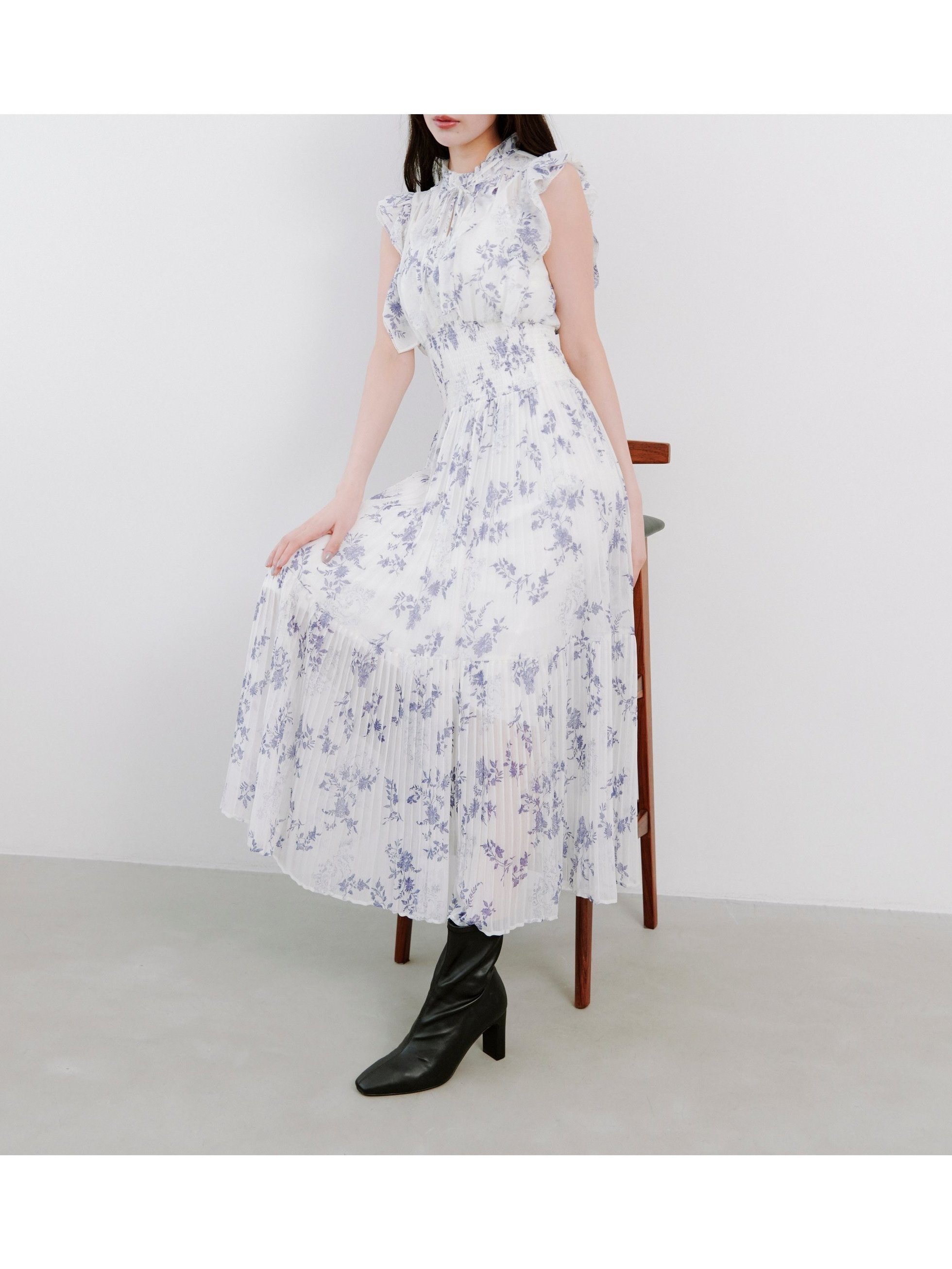 【スナイデル/SNIDEL】の【00サイズあり】プリントプリーツシャーリングワンピース インテリア・キッズ・メンズ・レディースファッション・服の通販 founy(ファニー) 　ファッション　Fashion　レディースファッション　Fashion for Women　ワンピース　Dresses　インナー　Innerwear　ウェーブ　Wavy Pattern　エレガント 上品　Elegant　キャミワンピース　Cami Dress, Slip Dress　ギャザー　Gathered, Ruffled　今季　This Season, Current Season　シャーリング　Shirring, Ruched　スタンド　Stand Collar, Upright Stand　ストレート　Straight, Straight Cut　トレンド　Trend, Trending Now　バランス　Balance, Style Balance　フィット　Fit, Slim Fit　フェミニン　Feminine, Girly　フラワー　Flower, Floral　フリル　Frill, Ruffle　プリント　Print, Printed Pattern　プリーツ　Pleats, Pleated　楽ちん　Easy Fit, Comfortable　おすすめ　Recommended / Our Picks　IVR[003]|ID: prp329100004612844 ipo3291000000033017312