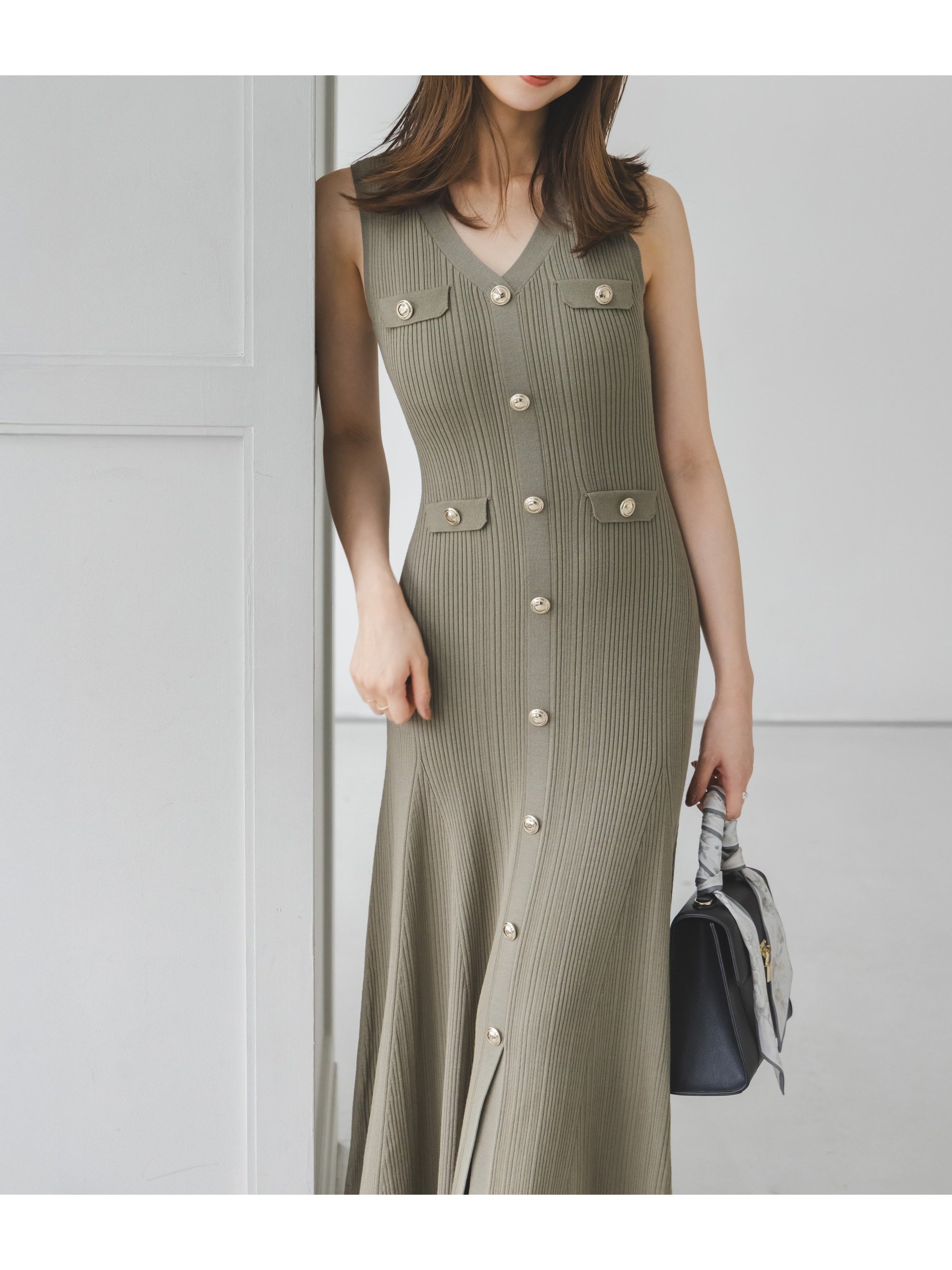 【スナイデル/SNIDEL】のノースリーブフロントボタンニットワンピース 人気、トレンドファッション・服の通販 founy(ファニー) 　ファッション　Fashion　レディースファッション　Fashion for Women　ワンピース　Dresses　ニットワンピース　Knit Dresses　クラシカル　Classical, Vintage-Inspired　シンプル　Simple, Minimal　ストレート　Straight, Straight Cut　トレンド　Trend, Trending Now　フィット　Fit, Slim Fit　フレア　Flare, Flared　フロント　Front, Front Design　ポケット　Pocket, Pocket Detail　ミックス　Mix, Mixed Style　おすすめ　Recommended / Our Picks　 other-1|ID: prp329100004612853 ipo3291000000033017359