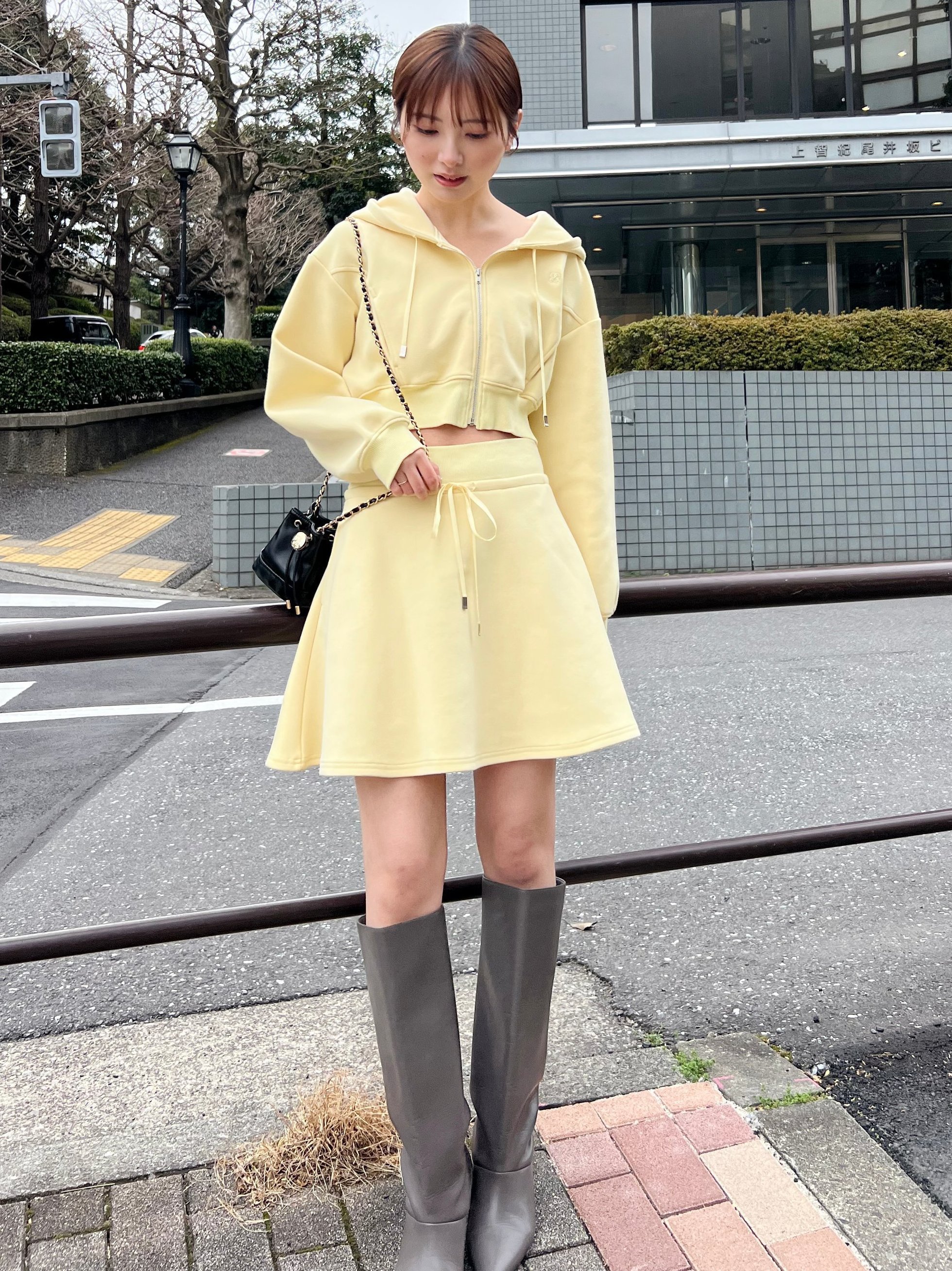 【スナイデル/SNIDEL】のスウェットミニセットアップ インテリア・キッズ・メンズ・レディースファッション・服の通販 founy(ファニー) 　ファッション　Fashion　レディースファッション　Fashion for Women　トップス・カットソー　Cut & Sew Tops　レディースパーカー・カジュアルフーディー　Casual Hoodies & Sweatshirts　スウェット・クルーネックトップス　Sweatshirts & Crewnecks / Relaxed Fit Sweat Tops　イエロー　Yellow　ウェーブ　Wavy Pattern　春　Spring　クロップド　Cropped, Short Length　今季　This Season, Current Season　スウェット / スエット　Sweatshirt, Sweatwear　セットアップ　Set-Up, Coordinated Outfit　バランス　Balance, Style Balance　ポケット　Pocket, Pocket Detail　ミニスカート　Mini Skirt, Short Skirt　おすすめ　Recommended / Our Picks　エレガント 上品　Elegant　YEL[032]|ID: prp329100004612929 ipo3291000000033097561
