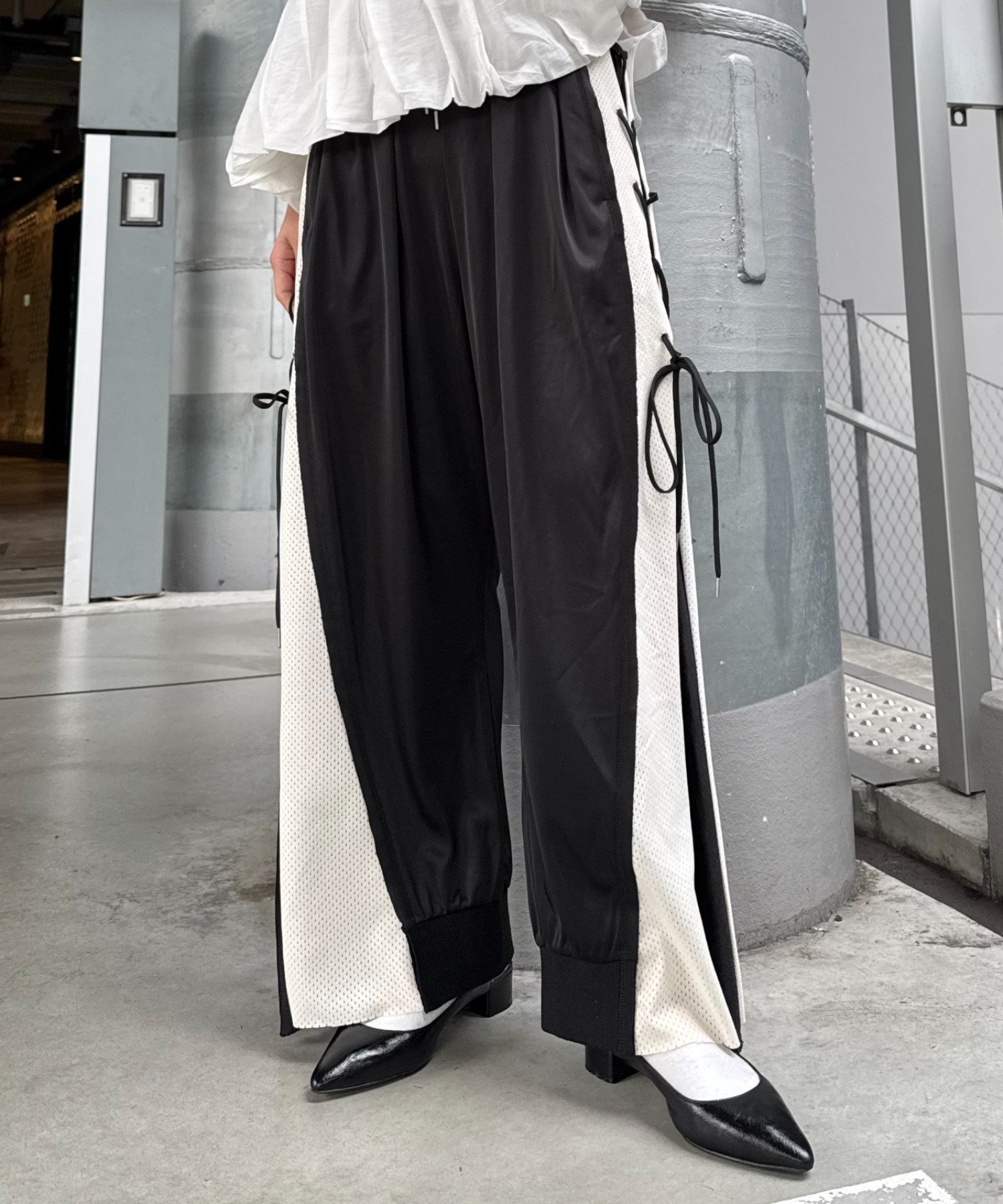 【チャオパニックティピー/CIAOPANIC TYPY】のetsintaレースアップバルーンパンツ インテリア・キッズ・メンズ・レディースファッション・服の通販 founy(ファニー) 　ファッション　Fashion　レディースファッション　Fashion for Women　パンツ　Pants & Trousers　コレクション　Collection, Seasonal Line　ショート　Short, Short Length　トレンド　Trend, Trending Now　バルーン　Balloon, Balloon Silhouette　メッシュ　Mesh, Net Fabric　リメイク　Remake, Reconstructed　レース　Lace, Lace Fabric　おすすめ　Recommended / Our Picks　ブラック|ID: prp329100004613112 ipo3291000000033019646