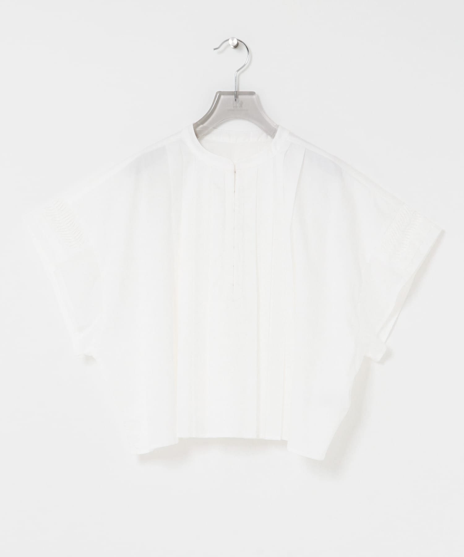 【アーバンリサーチ/URBAN RESEARCH】のハーフスリーブタックショートシャツ インテリア・キッズ・メンズ・レディースファッション・服の通販 founy(ファニー) 　ファッション　Fashion　レディースファッション　Fashion for Women　トップス・カットソー　Cut & Sew Tops　シャツ・ブラウス・オフィスカジュアル　Elegant Blouses & Button-Ups　2025年　2025　2025春夏・S/S　Spring/Summer 2025 SS25　ショート　Short, Short Length　シンプル　Simple, Minimal　デニム　Denim, Jeans Material　バランス　Balance, Style Balance　フロント　Front, Front Design　プリント　Print, Printed Pattern　夏　Summer　S/S・春夏　SS, Spring/Summer, Warm Season　OFF|ID: prp329100004613899 ipo3291000000033080955