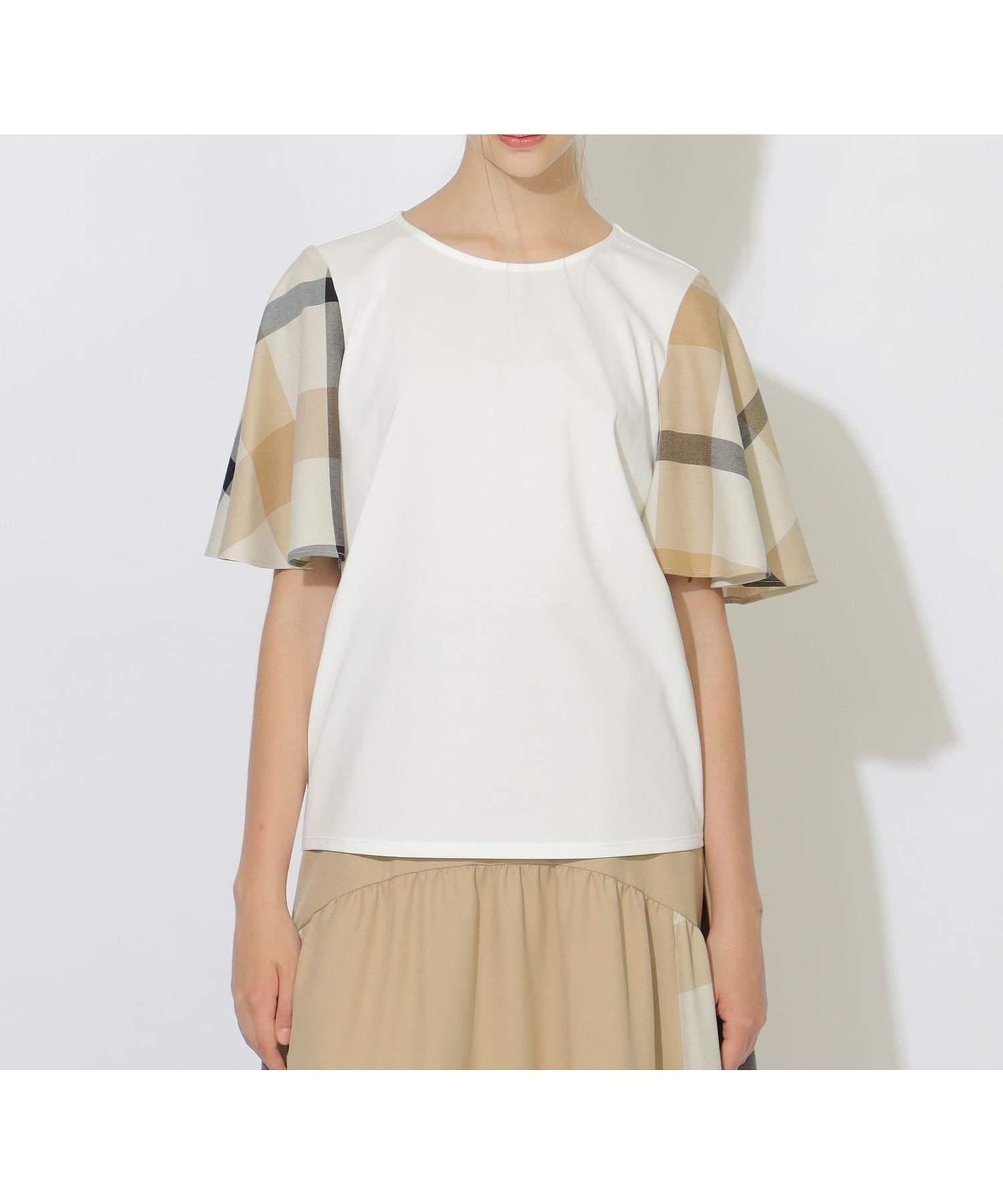 【ブルーレーベル クレストブリッジ/BLUE LABEL CRESTBRIDGE】のハーフフレアスリーブチェックTシャツ インテリア・キッズ・メンズ・レディースファッション・服の通販 founy(ファニー) 　ファッション　Fashion　レディースファッション　Fashion for Women　トップス・カットソー　Cut & Sew Tops　シャツ・ブラウス・オフィスカジュアル　Elegant Blouses & Button-Ups　ロングTシャツ・Tシャツ　Longline T-Shirts & Tees　シンプル　Simple, Minimal　スリーブ　Sleeve, Long Sleeve / Short Sleeve　チェック　Check, Plaid, Tartan　トレンド　Trend, Trending Now　フレア　Flare, Flared　エレガント 上品　Elegant　無地　Plain, Solid Color　ホワイト|ID: prp329100004614263 ipo3291000000033037852