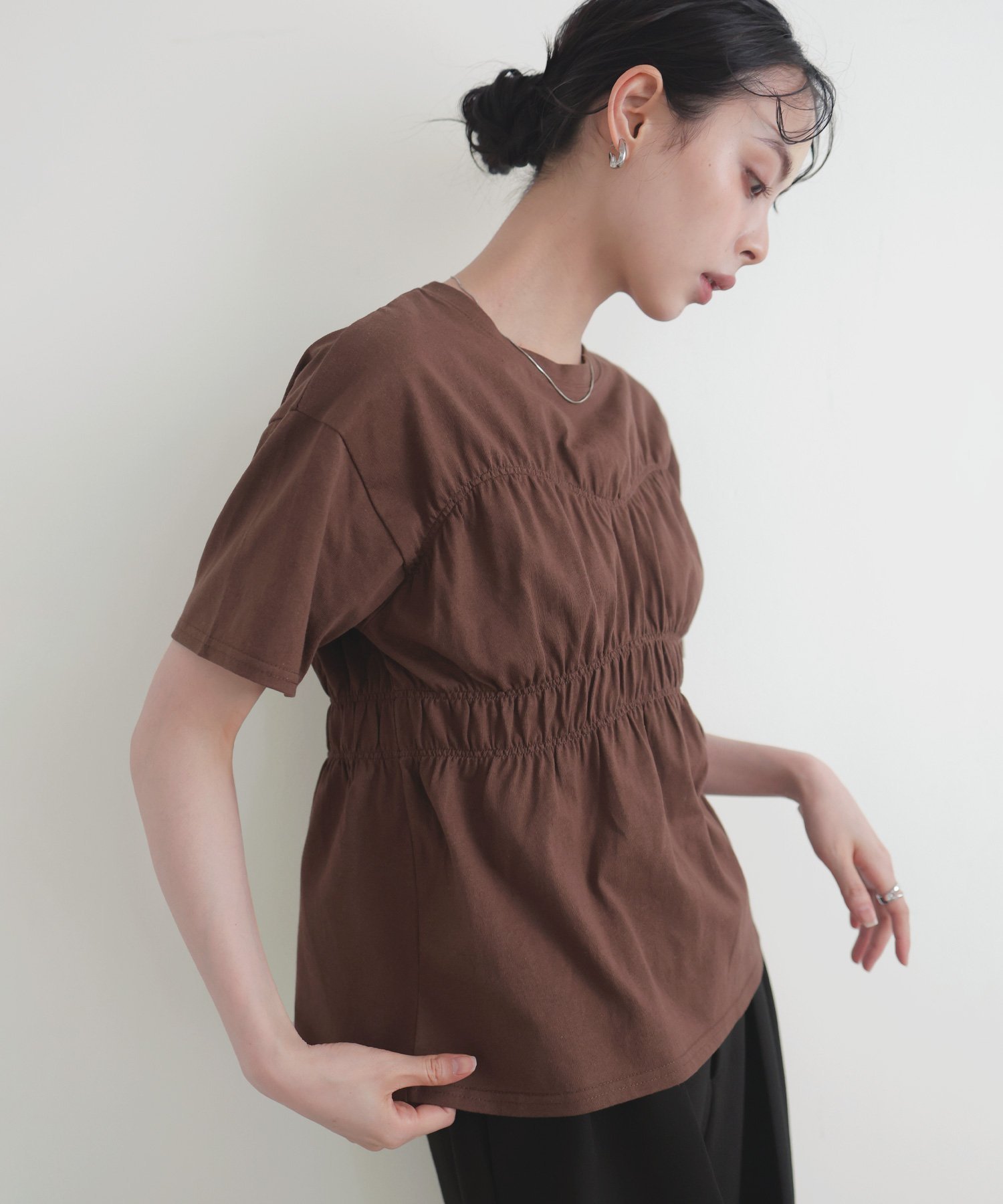 【リアン/Lian】のシャーリングビスチェTシャツ インテリア・キッズ・メンズ・レディースファッション・服の通販 founy(ファニー) 　ファッション　Fashion　レディースファッション　Fashion for Women　トップス・カットソー　Cut & Sew Tops　シャツ・ブラウス・オフィスカジュアル　Elegant Blouses & Button-Ups　ロングTシャツ・Tシャツ　Longline T-Shirts & Tees　ビスチェ　Bustiers & Corset Tops / Layered Bustier Style　シャーリング　Shirring, Ruched　トレンド　Trend, Trending Now　ビスチェ　Bustier, Corset Top　ブラウン|ID: prp329100004614423 ipo3291000000033519593