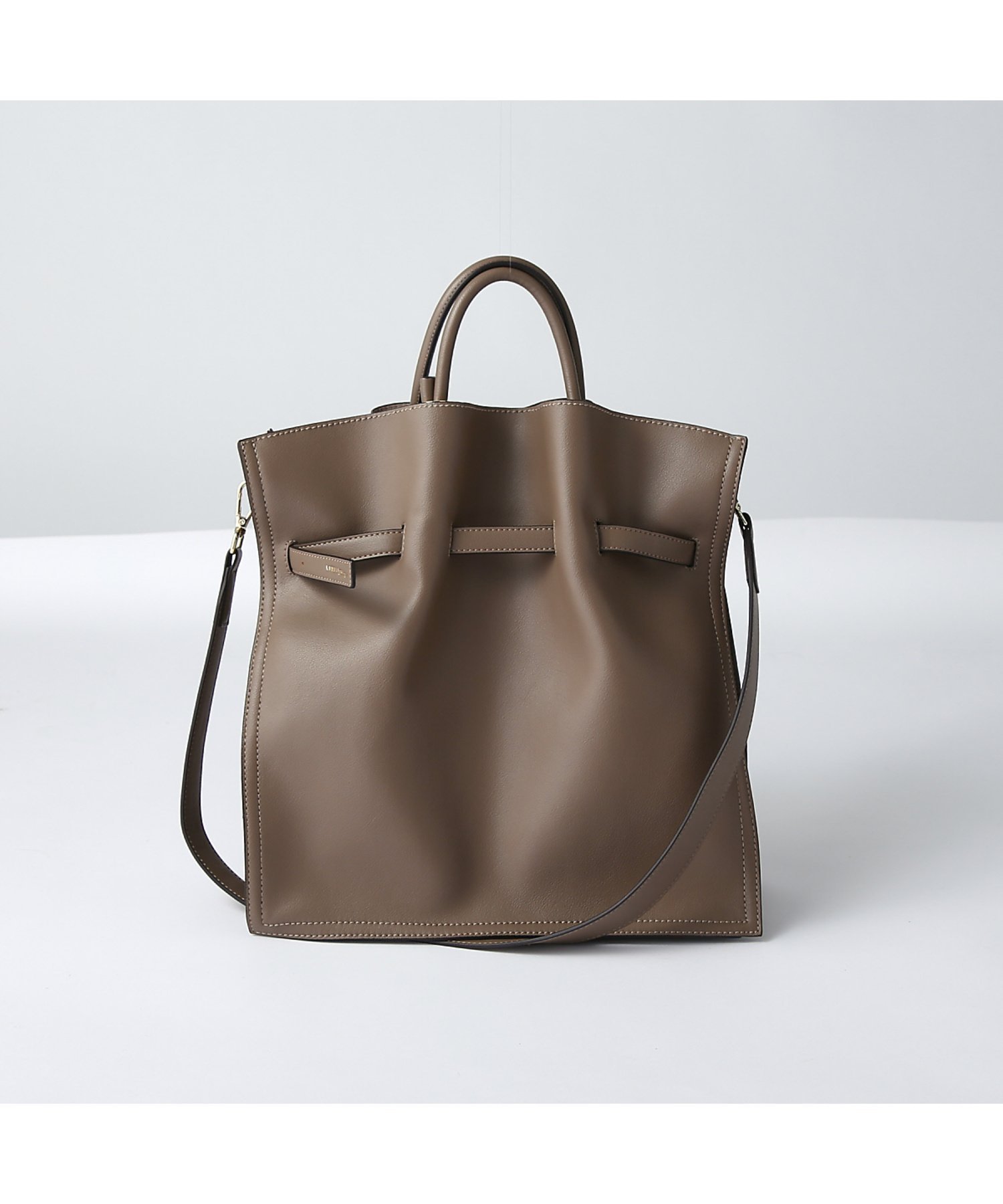 【ロウェル シングス/LOWELL Things】の【TVドラマ使用商品】Swell/2WAYギャザーオープントートBAG L インテリア・キッズ・メンズ・レディースファッション・服の通販 founy(ファニー) 　雑誌掲載アイテム　Magazine Picks & Fashion Features　ファッション雑誌　Fashion Magazines　ジゼル　GISELe　ファッション　Fashion　レディースファッション　Fashion for Women　バッグ　Bags　春　Spring　巾着　Drawstring Bag, Kinchaku　ショルダー　Shoulder, Shoulder Strap　女優　Actress Style, Celebrity Inspired　雑誌　Magazine, Fashion Magazine　ポケット　Pocket, Pocket Detail　モカ|ID: prp329100004614467 ipo3291000000033105911