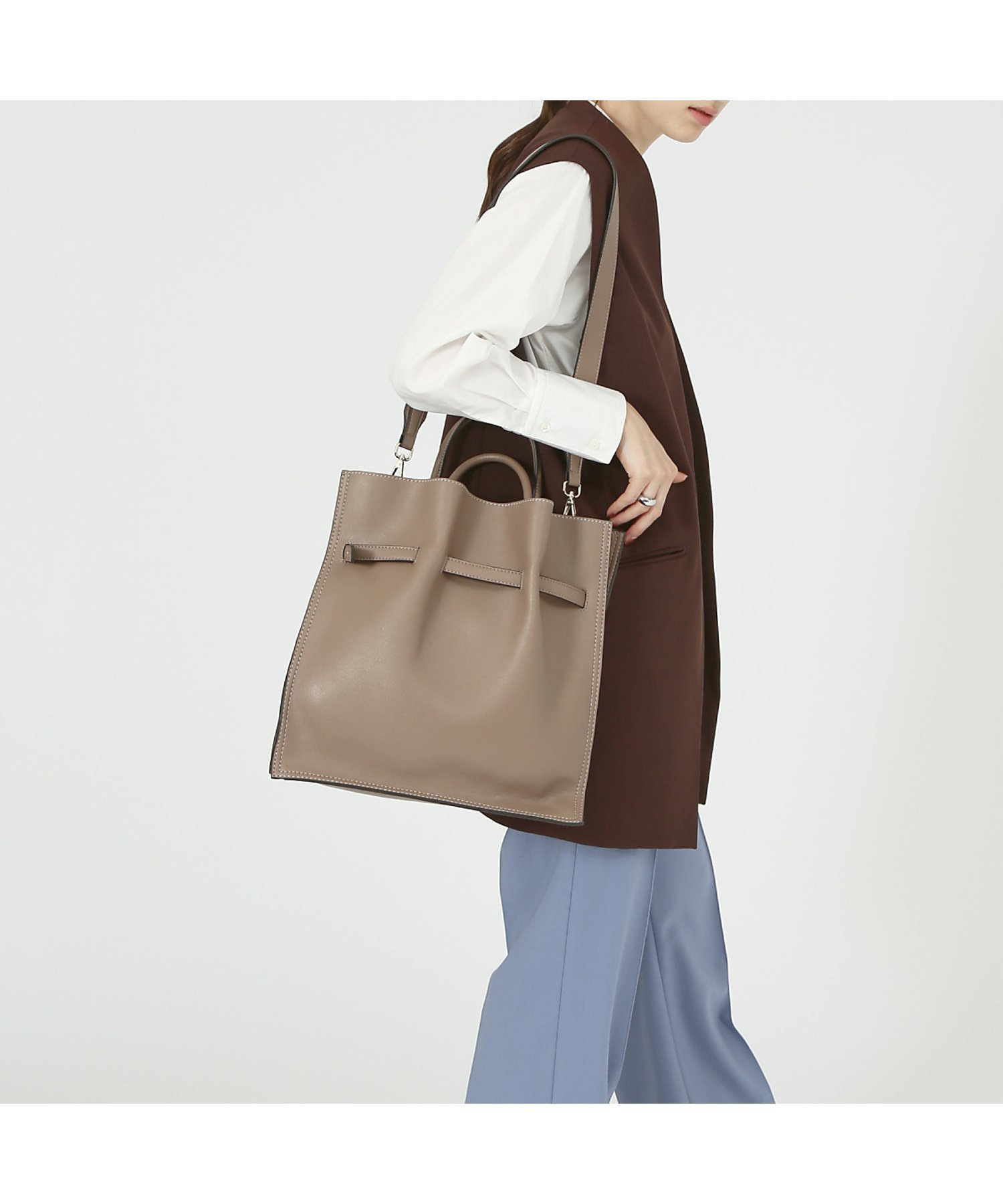 【ロウェル シングス/LOWELL Things】の【TVドラマ使用商品】Swell/2WAYギャザーオープントートBAG L インテリア・キッズ・メンズ・レディースファッション・服の通販 founy(ファニー) 　雑誌掲載アイテム　Magazine Picks & Fashion Features　ファッション雑誌　Fashion Magazines　ジゼル　GISELe　ファッション　Fashion　レディースファッション　Fashion for Women　バッグ　Bags　春　Spring　巾着　Drawstring Bag, Kinchaku　ショルダー　Shoulder, Shoulder Strap　女優　Actress Style, Celebrity Inspired　雑誌　Magazine, Fashion Magazine　ポケット　Pocket, Pocket Detail　グレージュ|ID: prp329100004614467 ipo3291000000033105915