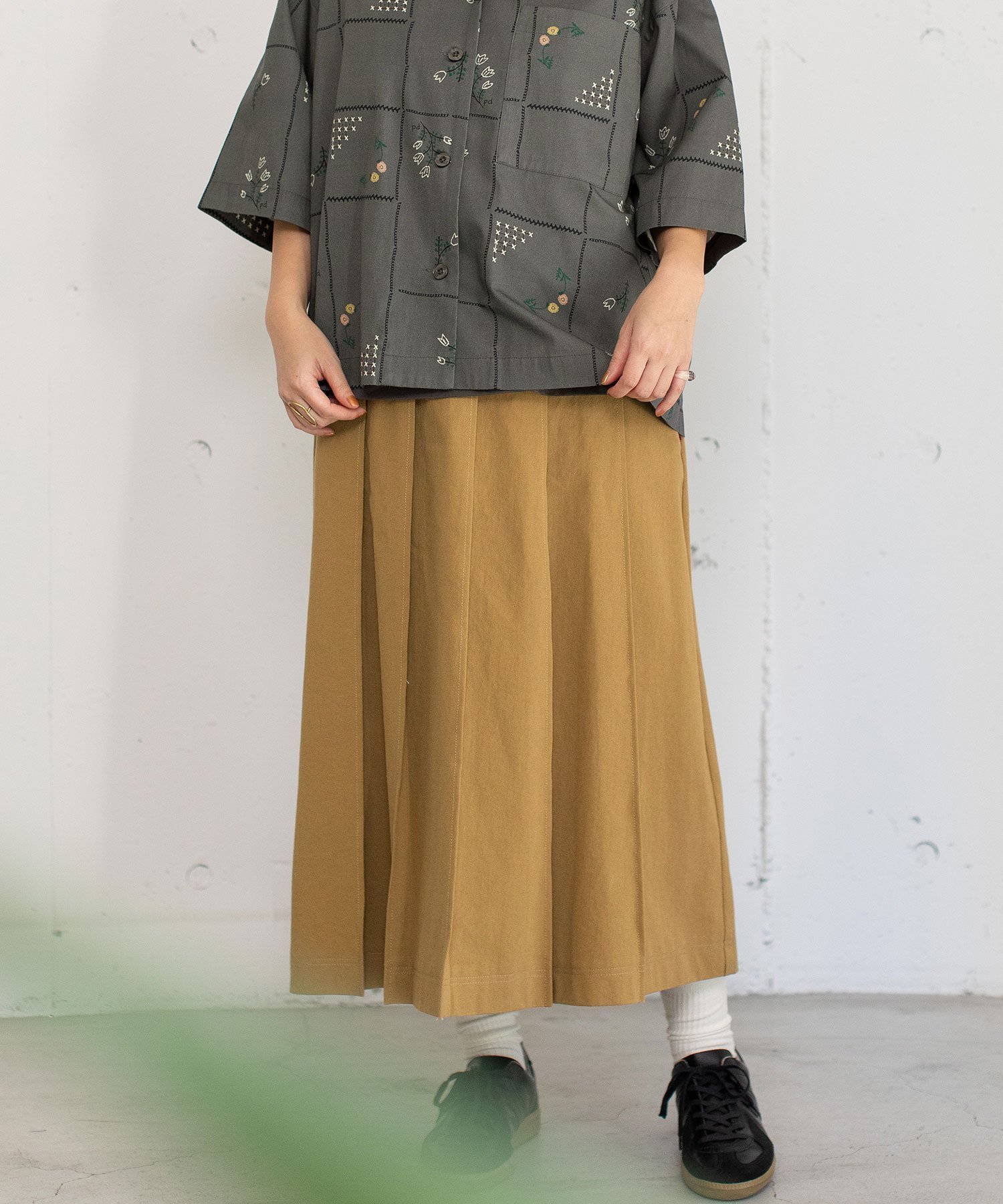 【プードゥドゥ/POU DOU DOU】のステッチプリーツスカート インテリア・キッズ・メンズ・レディースファッション・服の通販 founy(ファニー) 　ファッション　Fashion　レディースファッション　Fashion for Women　スカート　Skirts　プリーツスカート / 上品フェミニンスタイル　Pleated Skirts　ギャザー　Gathered, Ruffled　ジャケット　Jacket, Outerwear　スニーカー　Sneakers, Trainers　スマート　Smart, Elegant　ソックス　Socks, Hosiery　プリーツ　Pleats, Pleated　ポケット　Pocket, Pocket Detail　おすすめ　Recommended / Our Picks　ベージュ|ID: prp329100004615214 ipo3291000000033051826