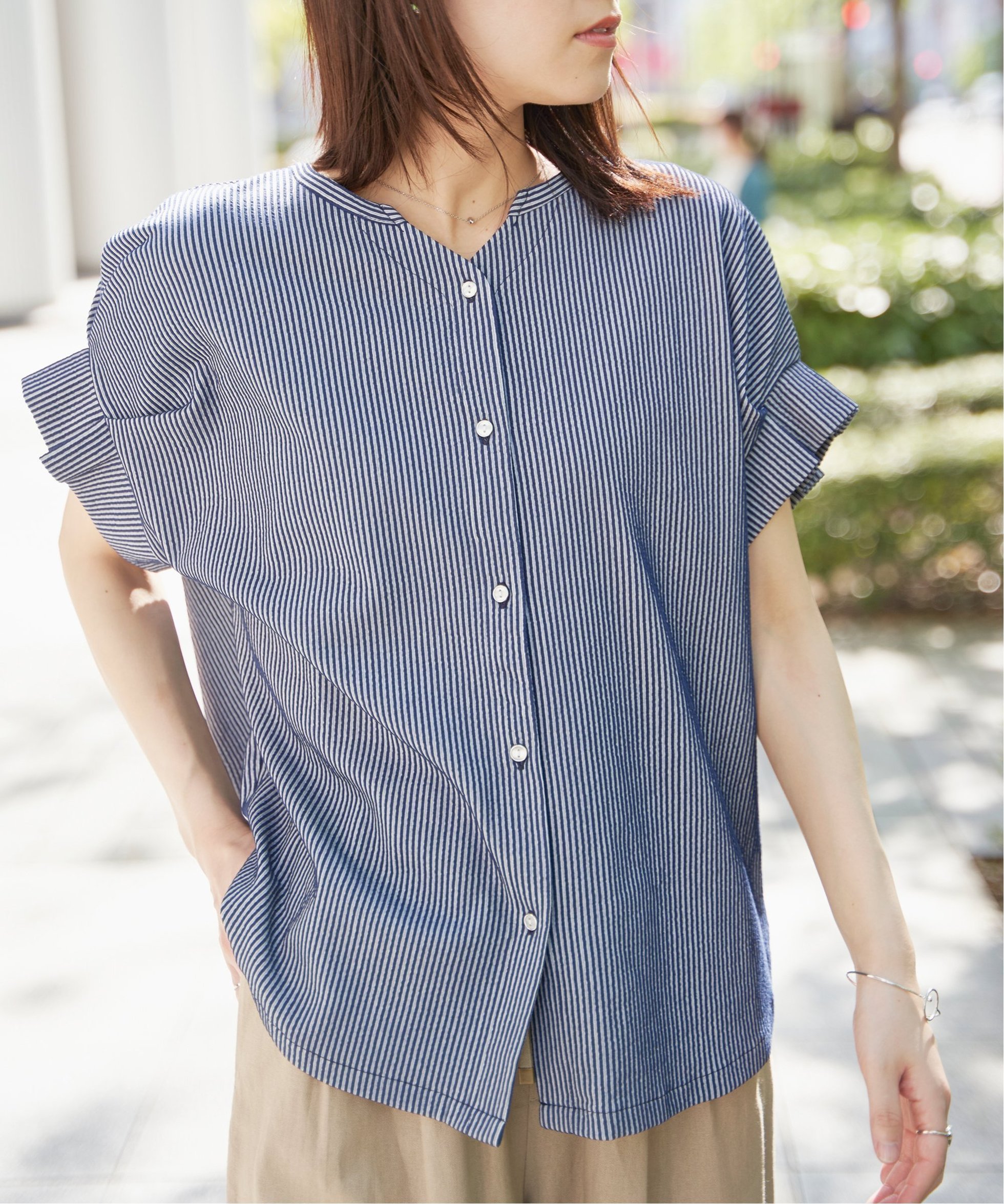 【イッカ/ikka】のシアサッカー2WAY袖タックプルオーバー インテリア・キッズ・メンズ・レディースファッション・服の通販 founy(ファニー) 　ファッション　Fashion　レディースファッション　Fashion for Women　トップス・カットソー　Cut & Sew Tops　カジュアルプルオーバー・ニットトップス　Pullovers & Knit Tops / Casual Pullovers　ストライプ　Stripe, Striped Pattern　フラット　Flat, Flat Shoes　夏　Summer　ネイビーブルー|ID: prp329100004615514 ipo3291000000033835611