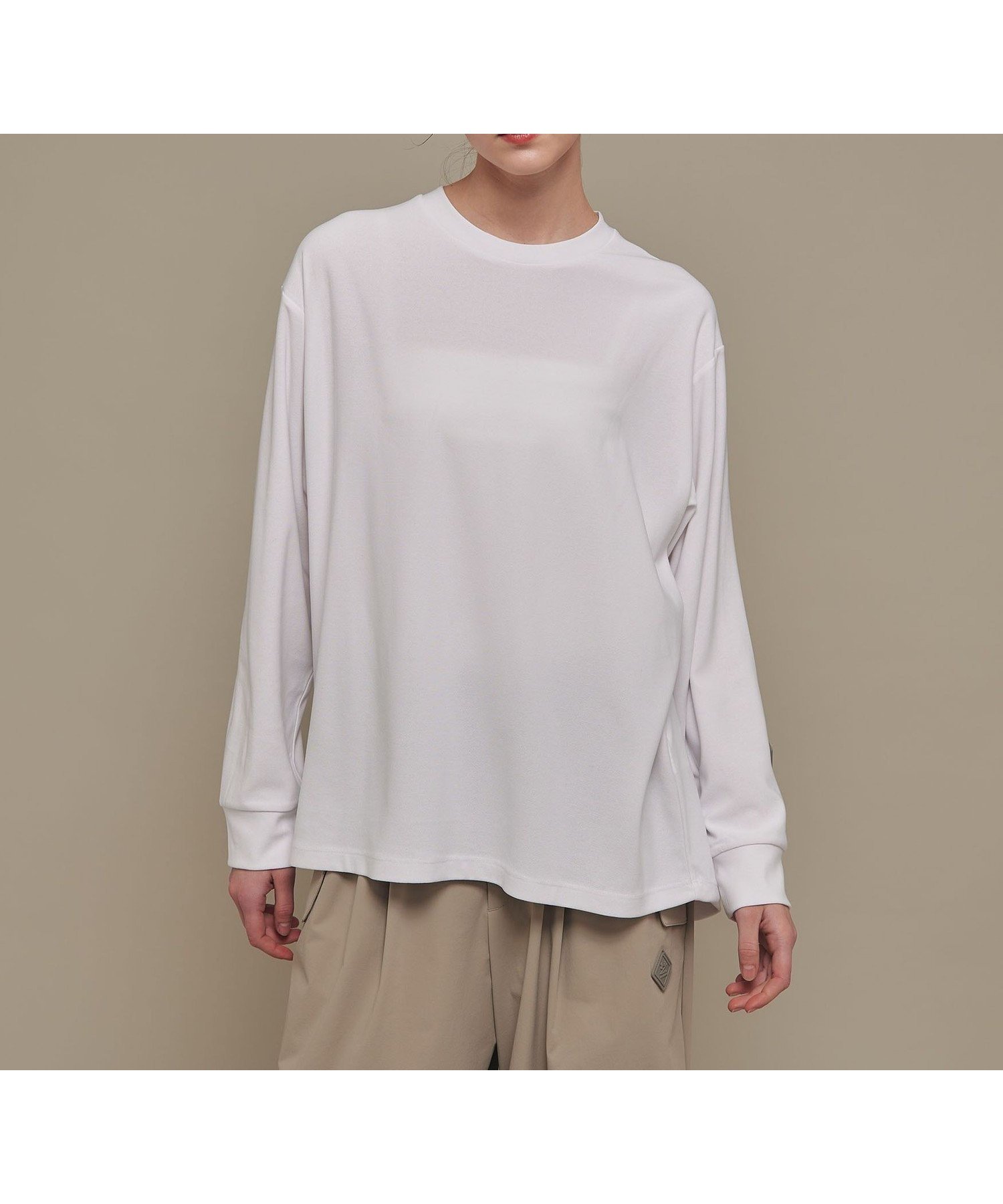 【ユナイテッドアローズ/UNITED ARROWS】のUNITED ARROWS ロングスリーブ クルーネック Tシャツ インテリア・キッズ・メンズ・レディースファッション・服の通販 founy(ファニー) 　ファッション　Fashion　レディースファッション　Fashion for Women　トップス・カットソー　Cut & Sew Tops　シャツ・ブラウス・オフィスカジュアル　Elegant Blouses & Button-Ups　ロングTシャツ・Tシャツ　Longline T-Shirts & Tees　コレクション　Collection, Seasonal Line　吸水　Absorbent, Quick-Dry　ストレッチ　Stretch, Stretchy Fabric　スリーブ　Sleeve, Long Sleeve / Short Sleeve　リラックス　Relax, Relaxed Fit　ロング　Long, Long-Length　WHITE|ID: prp329100004615558 ipo3291000000033055150