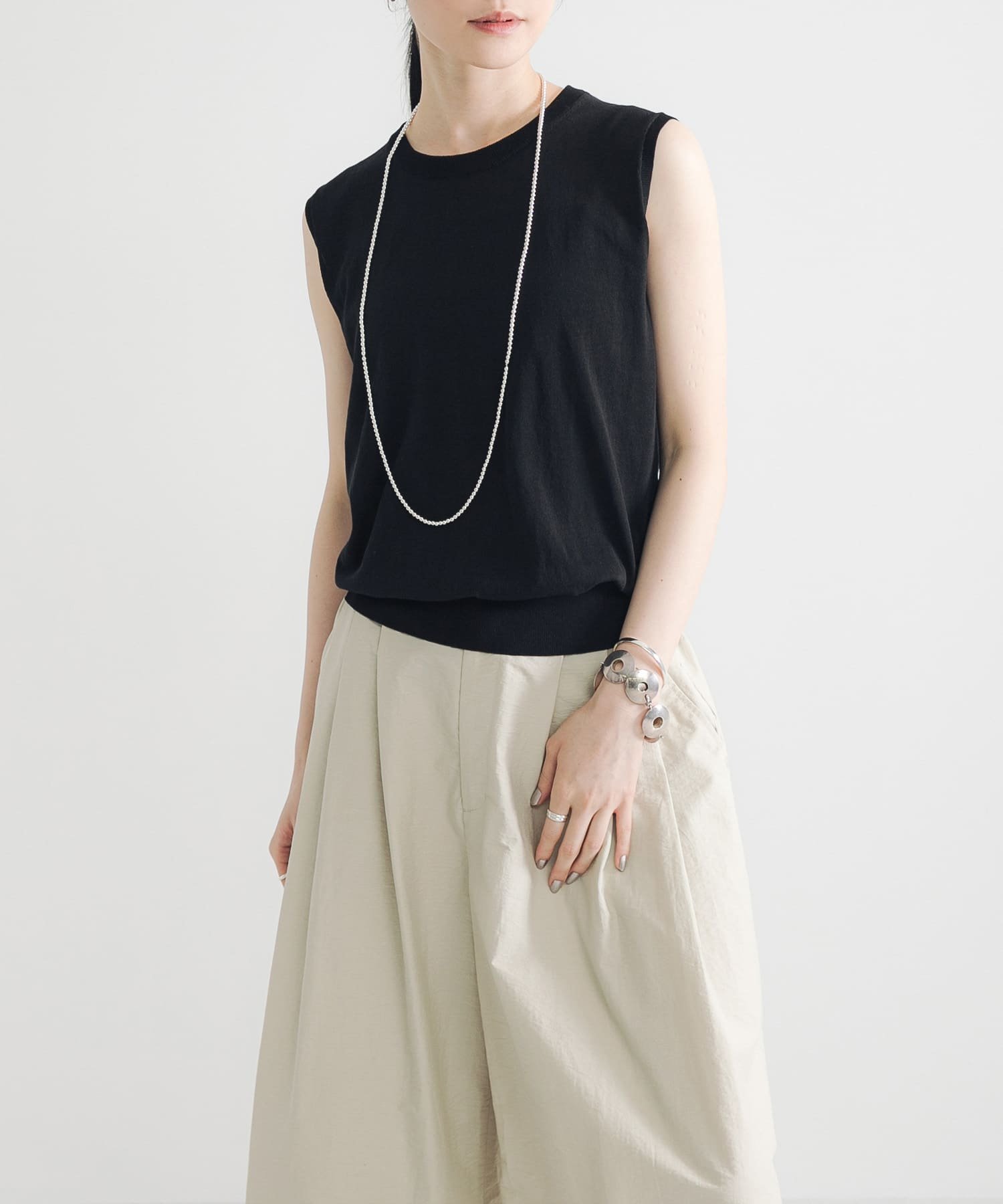 【アーバンリサーチ/URBAN RESEARCH】のUVカット加工ノースリーブニット インテリア・キッズ・メンズ・レディースファッション・服の通販 founy(ファニー) 　ファッション　Fashion　レディースファッション　Fashion for Women　トップス・カットソー　Cut & Sew Tops　ニット　Knit Tops & Sweaters　キャミソール&ノースリーブ　Camisoles & Sleeveless Tops　2025年　2025　2025春夏・S/S　Spring/Summer 2025 SS25　おすすめ　Recommended / Our Picks　インナー　Innerwear　キャミワンピース　Cami Dress, Slip Dress　コンパクト　Compact, Small Size　サロペット　Overalls, Salopette　シンプル　Simple, Minimal　ジャケット　Jacket, Outerwear　ノースリーブ　Sleeveless, No-Sleeve　ベーシック　Basic, Essential　夏　Summer　S/S・春夏　SS, Spring/Summer, Warm Season　BLACK|ID: prp329100004615700 ipo3291000000033126903