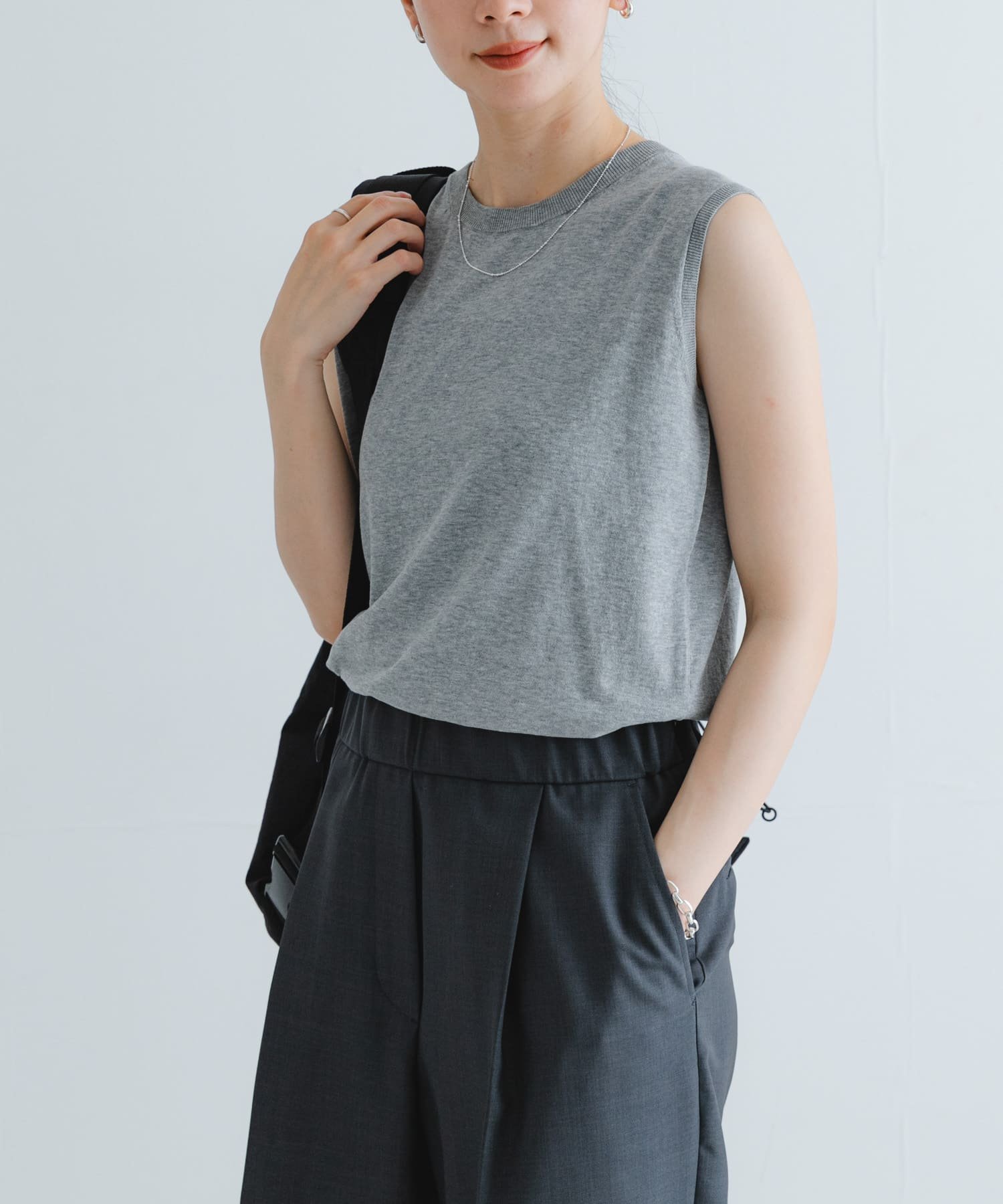 【アーバンリサーチ/URBAN RESEARCH】のUVカット加工ノースリーブニット インテリア・キッズ・メンズ・レディースファッション・服の通販 founy(ファニー) 　ファッション　Fashion　レディースファッション　Fashion for Women　トップス・カットソー　Cut & Sew Tops　ニット　Knit Tops & Sweaters　キャミソール&ノースリーブ　Camisoles & Sleeveless Tops　2025年　2025　2025春夏・S/S　Spring/Summer 2025 SS25　おすすめ　Recommended / Our Picks　インナー　Innerwear　キャミワンピース　Cami Dress, Slip Dress　コンパクト　Compact, Small Size　サロペット　Overalls, Salopette　シンプル　Simple, Minimal　ジャケット　Jacket, Outerwear　ノースリーブ　Sleeveless, No-Sleeve　ベーシック　Basic, Essential　夏　Summer　S/S・春夏　SS, Spring/Summer, Warm Season　GRAY|ID: prp329100004615700 ipo3291000000033126905