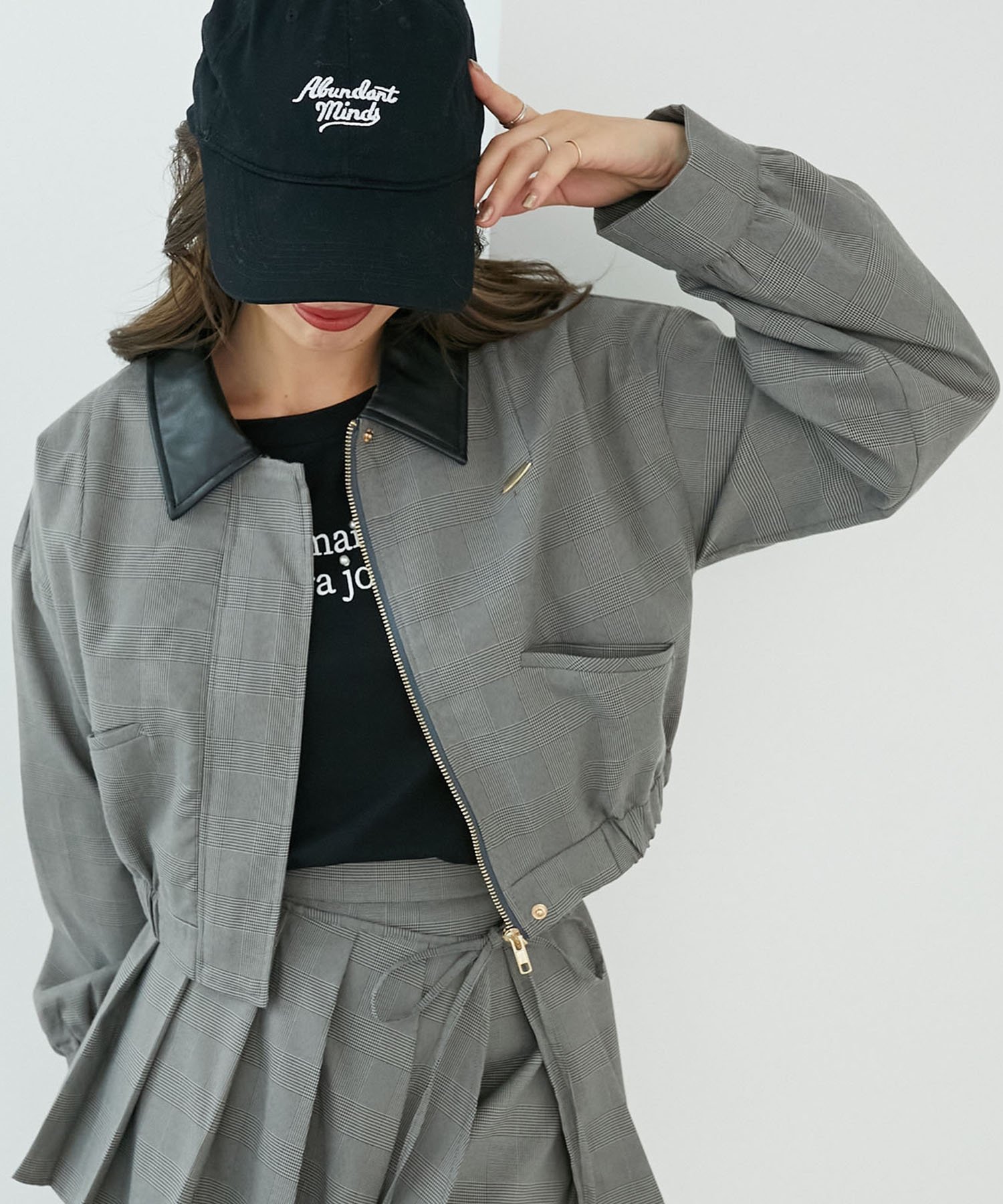 【マジェスティック レゴン/MAJESTIC LEGON】の襟付きショートブルゾン インテリア・キッズ・メンズ・レディースファッション・服の通販 founy(ファニー) 　ファッション　Fashion　レディースファッション　Fashion for Women　アウター　Coat / Outerwear Collection　ブルゾンジャケット・スポーティアウター　Blouson Jackets　おすすめ　Recommended / Our Picks　クラシカル　Classical, Vintage-Inspired　コンパクト　Compact, Small Size　ショート　Short, Short Length　セットアップ　Set-Up, Coordinated Outfit　ダウン　Down, Puffer　トレンド　Trend, Trending Now　バランス　Balance, Style Balance　フェミニン　Feminine, Girly　ブルゾン　Blouson, Bomber Jacket　プレート　Plate, Dish　ボトム　Bottoms, Lower Wear　ワンポイント　One Point, Statement Accent　再入荷　Restock / Back in Stock　グレー柄|ID: prp329100004615798 ipo3291000000033673803