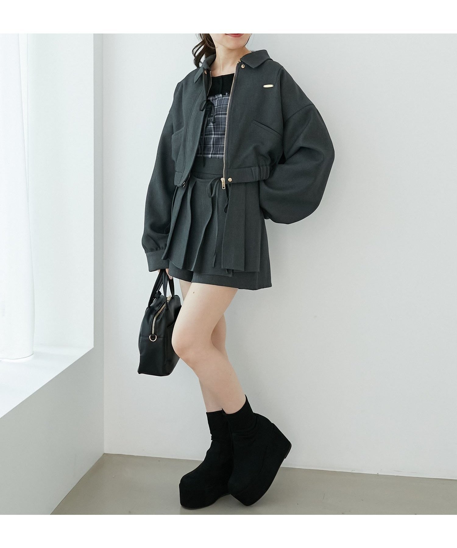 【マジェスティック レゴン/MAJESTIC LEGON】の襟付きショートブルゾン インテリア・キッズ・メンズ・レディースファッション・服の通販 founy(ファニー) 　ファッション　Fashion　レディースファッション　Fashion for Women　アウター　Coat / Outerwear Collection　ブルゾンジャケット・スポーティアウター　Blouson Jackets　おすすめ　Recommended / Our Picks　クラシカル　Classical, Vintage-Inspired　コンパクト　Compact, Small Size　ショート　Short, Short Length　セットアップ　Set-Up, Coordinated Outfit　ダウン　Down, Puffer　トレンド　Trend, Trending Now　バランス　Balance, Style Balance　フェミニン　Feminine, Girly　ブルゾン　Blouson, Bomber Jacket　プレート　Plate, Dish　ボトム　Bottoms, Lower Wear　ワンポイント　One Point, Statement Accent　再入荷　Restock / Back in Stock　グレー|ID: prp329100004615798 ipo3291000000033673804