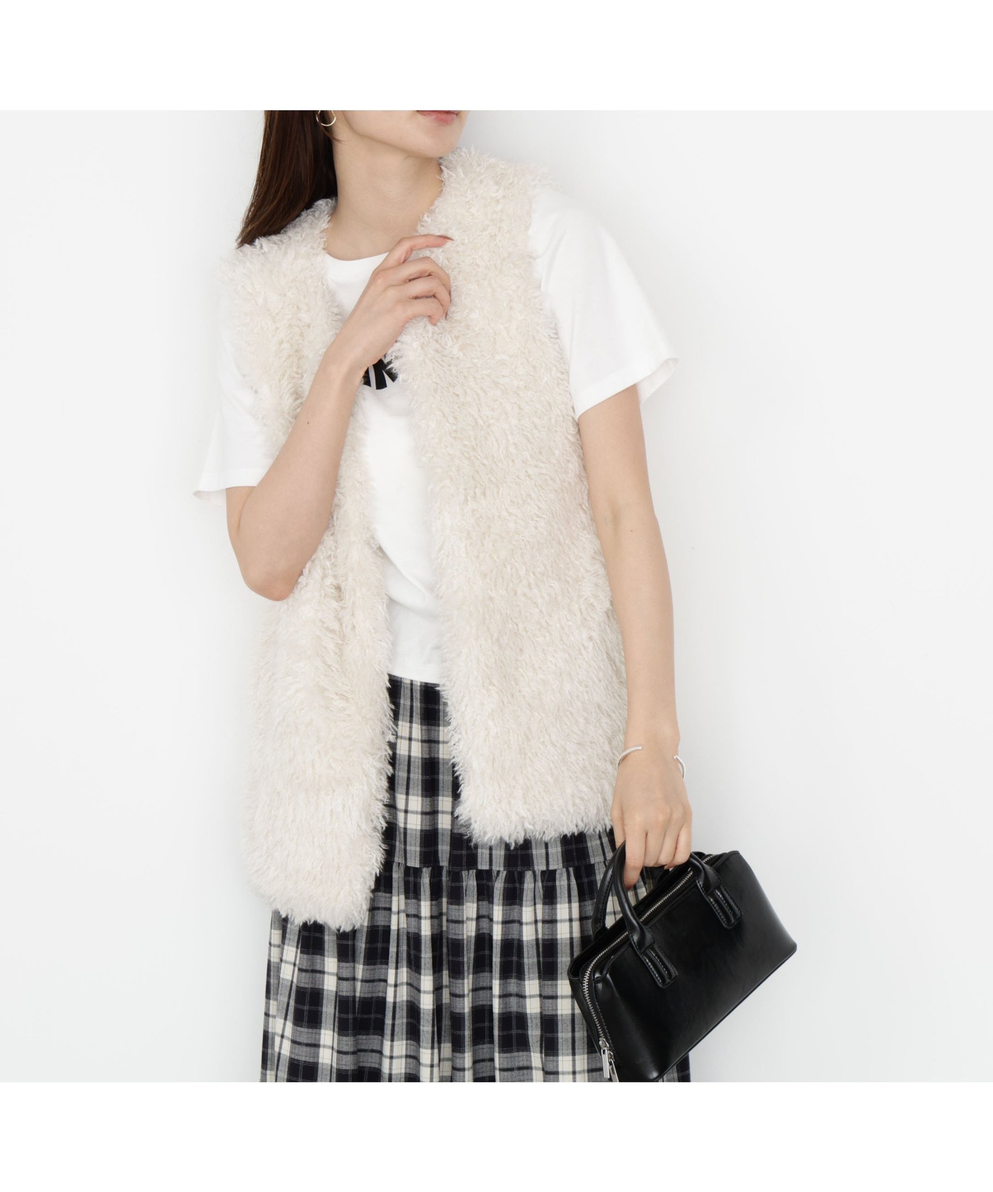【プロポーション ボディドレッシング/PROPORTION BODY DRESSING】のフェイクファージレ インテリア・キッズ・メンズ・レディースファッション・服の通販 founy(ファニー) 　ファッション　Fashion　レディースファッション　Fashion for Women　アウター　Coat / Outerwear Collection　トップス・カットソー　Cut & Sew Tops　ベスト&ジレ / 重ね着スタイル　Vests & Gilets　ダウン　Down, Puffer　トレンド　Trend, Trending Now　フェイクファー　Faux Fur, Imitation Fur　冬　Winter / This Winter　アイボリー2|ID: prp329100004615803 ipo3291000000033057780