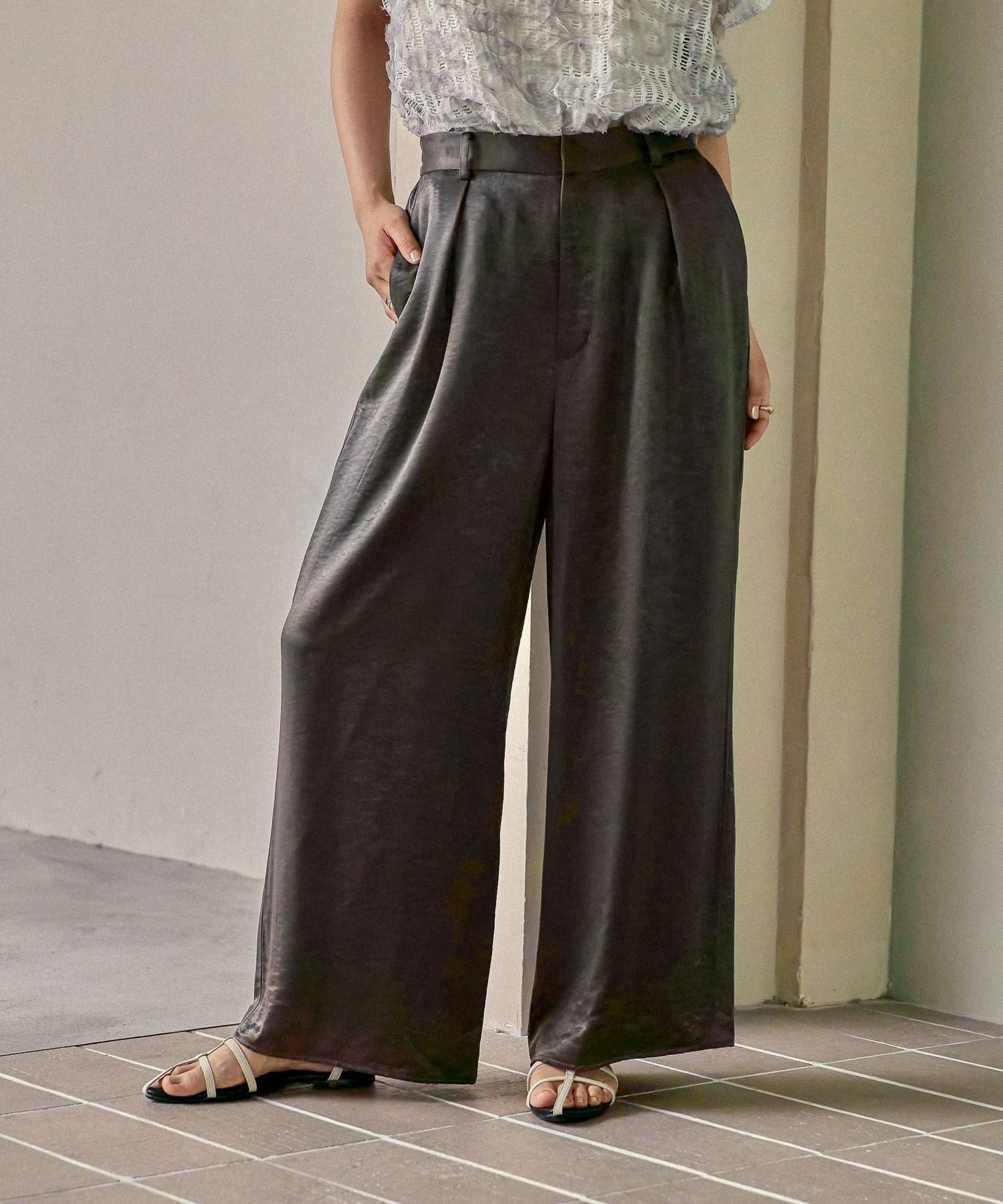 【レプシィム ローリーズファーム/LEPSIM LOWRYS FARM】のサテンストレートパンツ インテリア・キッズ・メンズ・レディースファッション・服の通販 founy(ファニー) 　ファッション　Fashion　レディースファッション　Fashion for Women　パンツ　Pants & Trousers　おすすめ　Recommended / Our Picks　サテン　Satin, Glossy Fabric　ストレート　Straight, Straight Cut　ワイド　Wide, Wide Fit　エレガント 上品　Elegant　チャコール18|ID: prp329100004616252 ipo3291000000033126639