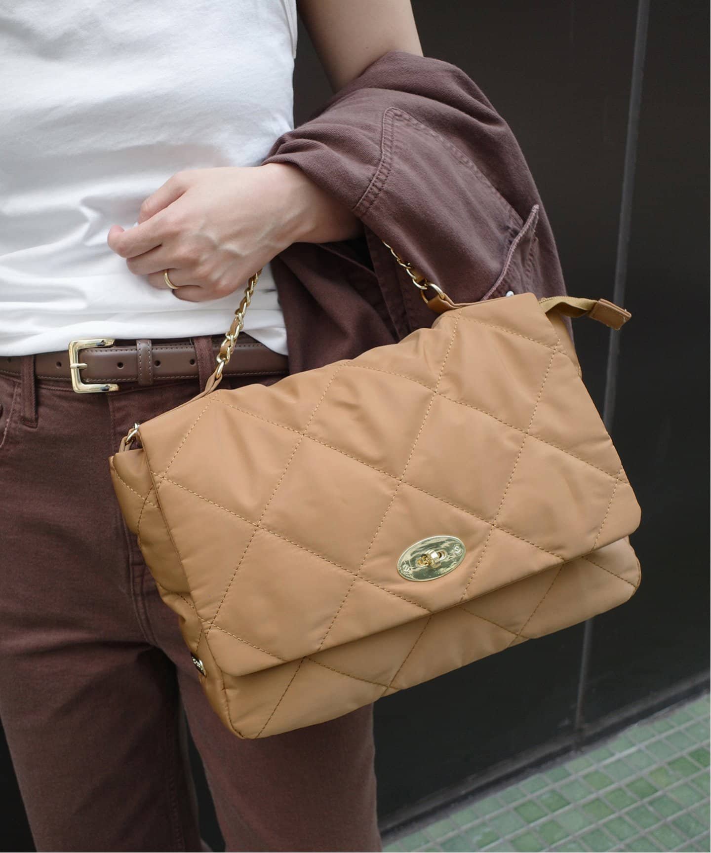 【スローブ イエナ/SLOBE IENA】のOUTDOOR/アウトドア SLOBE別注 キルティンクショルダーバッグ インテリア・キッズ・メンズ・レディースファッション・服の通販 founy(ファニー) 　ファッション　Fashion　レディースファッション　Fashion for Women　バッグ　Bags　アウトドア　Outdoor Clothing　別注　Limited Edition, Custom Order　キャメル|ID: prp329100004616568 ipo3291000000033445686