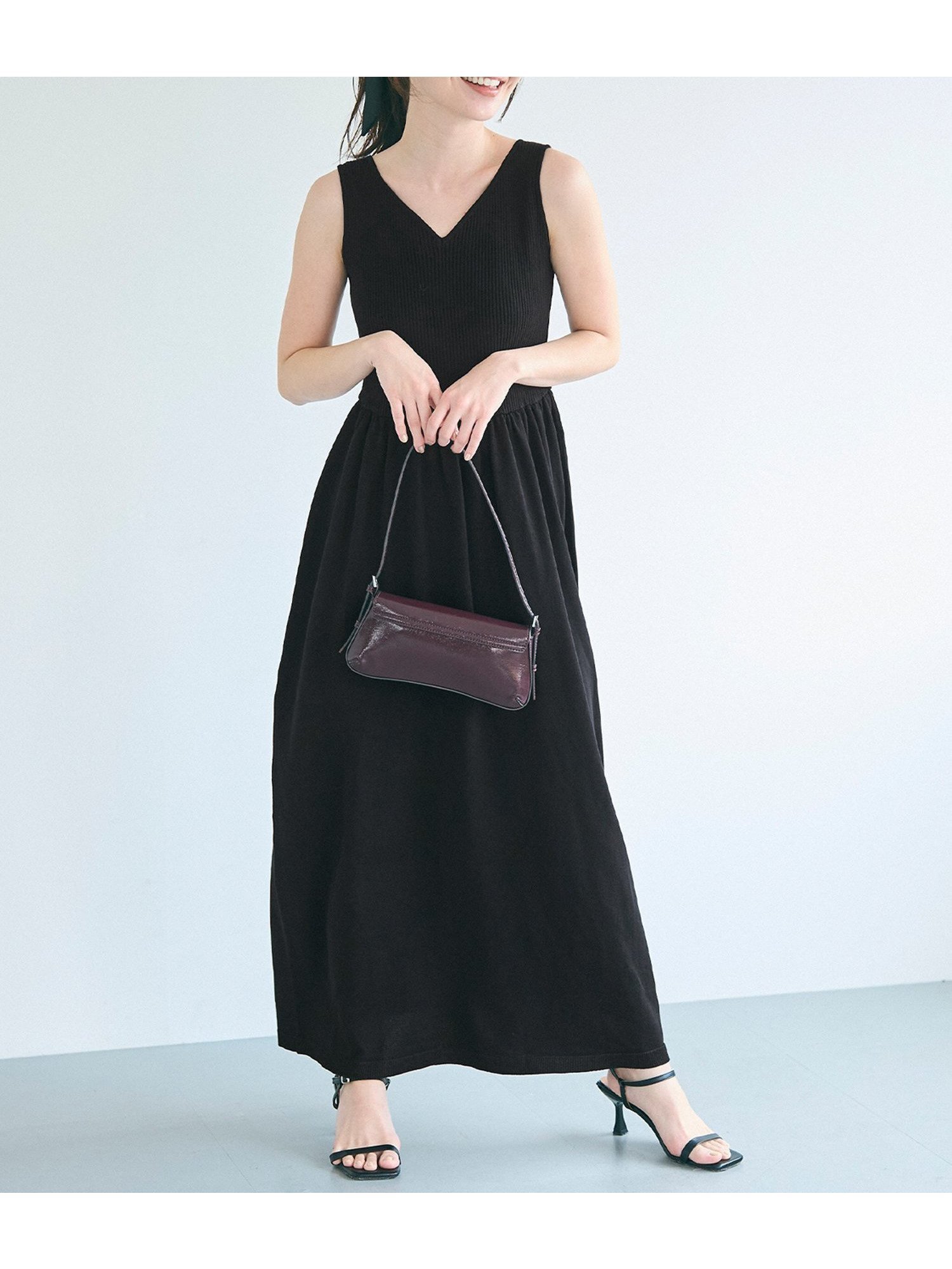 【コカ/COCA】のVネックニットドレス インテリア・キッズ・メンズ・レディースファッション・服の通販 founy(ファニー) 　ファッション　Fashion　レディースファッション　Fashion for Women　トップス・カットソー　Cut & Sew Tops　ニット　Knit Tops & Sweaters　Vネックトップス　V-Neck Tops / V-Cut Neckline Shirts　ワンピース　Dresses　フォーマル・パーティードレス・結婚式用ドレス　Elegant & Casual Dresses　インナー　Innerwear　ギャザー　Gathered, Ruffled　シンプル　Simple, Minimal　ストレッチ　Stretch, Stretchy Fabric　スニーカー　Sneakers, Trainers　ノースリーブ　Sleeveless, No-Sleeve　フィット　Fit, Slim Fit　フレア　Flare, Flared　ポケット　Pocket, Pocket Detail　リブニット　Rib Knit, Ribbed Knit　ロング　Long, Long-Length　Black|ID: prp329100004616582 ipo3291000000033533557