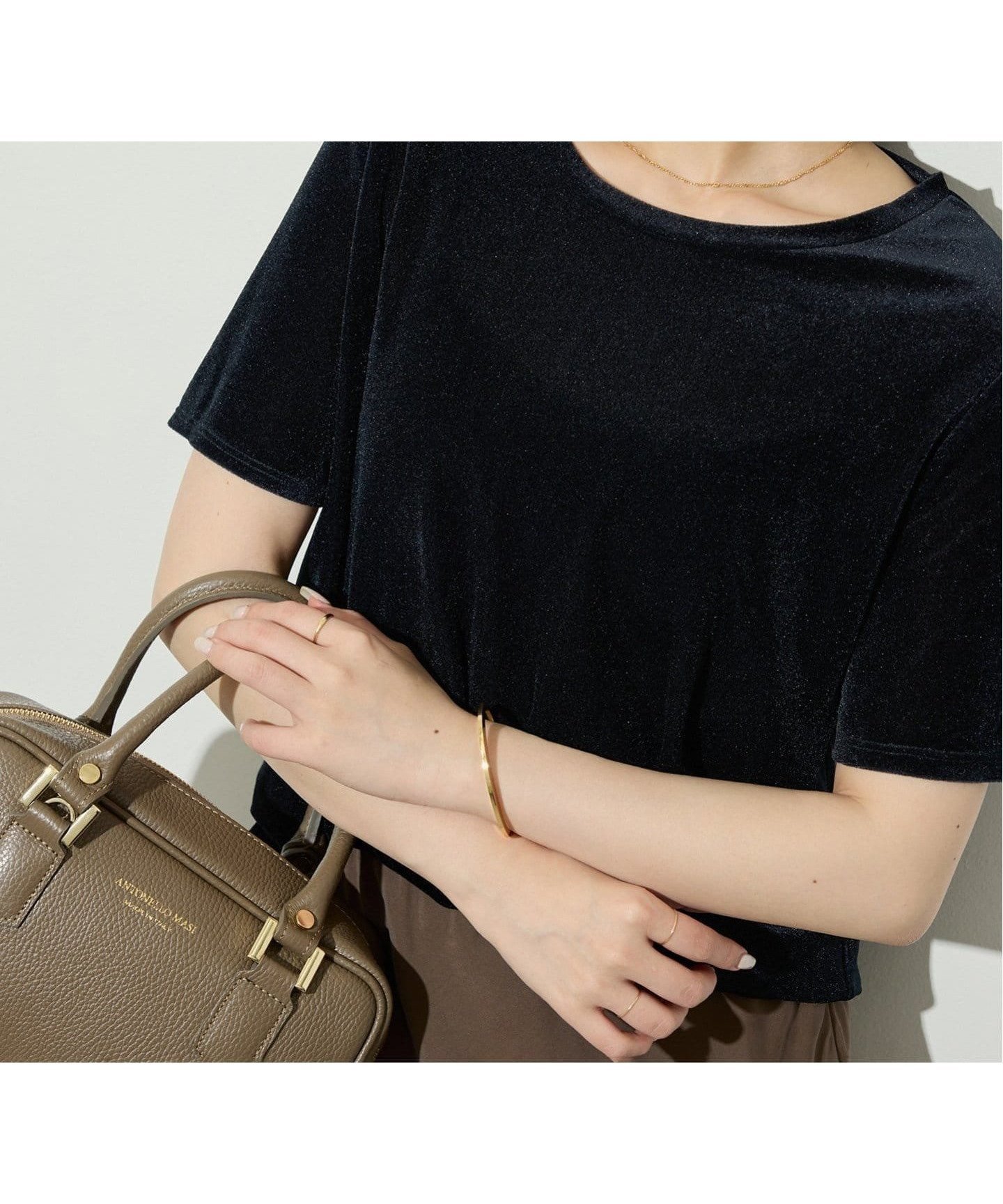 【スローブ イエナ/SLOBE IENA】のベロアTシャツ インテリア・キッズ・メンズ・レディースファッション・服の通販 founy(ファニー) 　ファッション　Fashion　レディースファッション　Fashion for Women　トップス・カットソー　Cut & Sew Tops　シャツ・ブラウス・オフィスカジュアル　Elegant Blouses & Button-Ups　ロングTシャツ・Tシャツ　Longline T-Shirts & Tees　ベロアトップス　Velour Tops / Velvet-Look Items　2025年　2025　2025-2026秋冬・A/W　Autumn/Winter 2025–26 AW25–26　おすすめ　Recommended / Our Picks　インナー　Innerwear　コンパクト　Compact, Small Size　シアー　Sheer, See-Through　ジャケット　Jacket, Outerwear　デニム　Denim, Jeans Material　トレンド　Trend, Trending Now　ベロア　Velour, Soft Velvet　ボトム　Bottoms, Lower Wear　ブラック|ID: prp329100004616721 ipo3291000000033579775