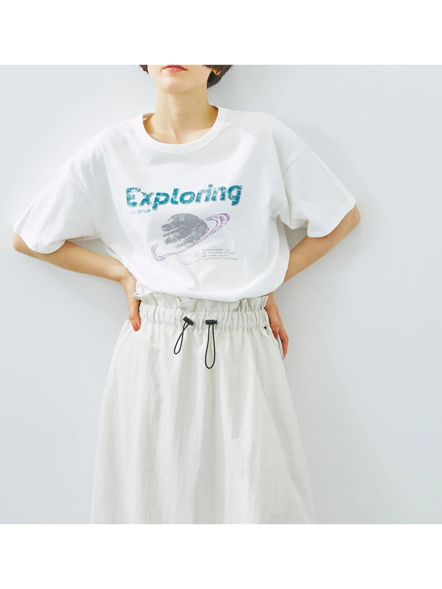 【サマンサモスモス/Samansa Mos2】の接触冷感 スペースモチーフプリントTシャツ インテリア・キッズ・メンズ・レディースファッション・服の通販 founy(ファニー) 　ファッション　Fashion　レディースファッション　Fashion for Women　トップス・カットソー　Cut & Sew Tops　シャツ・ブラウス・オフィスカジュアル　Elegant Blouses & Button-Ups　ロングTシャツ・Tシャツ　Longline T-Shirts & Tees　プリント　Print, Printed Pattern　モチーフ　Motif, Design Theme　ヴィンテージ　Vintage Style　オフホワイト|ID: prp329100004616736 ipo3291000000033545229